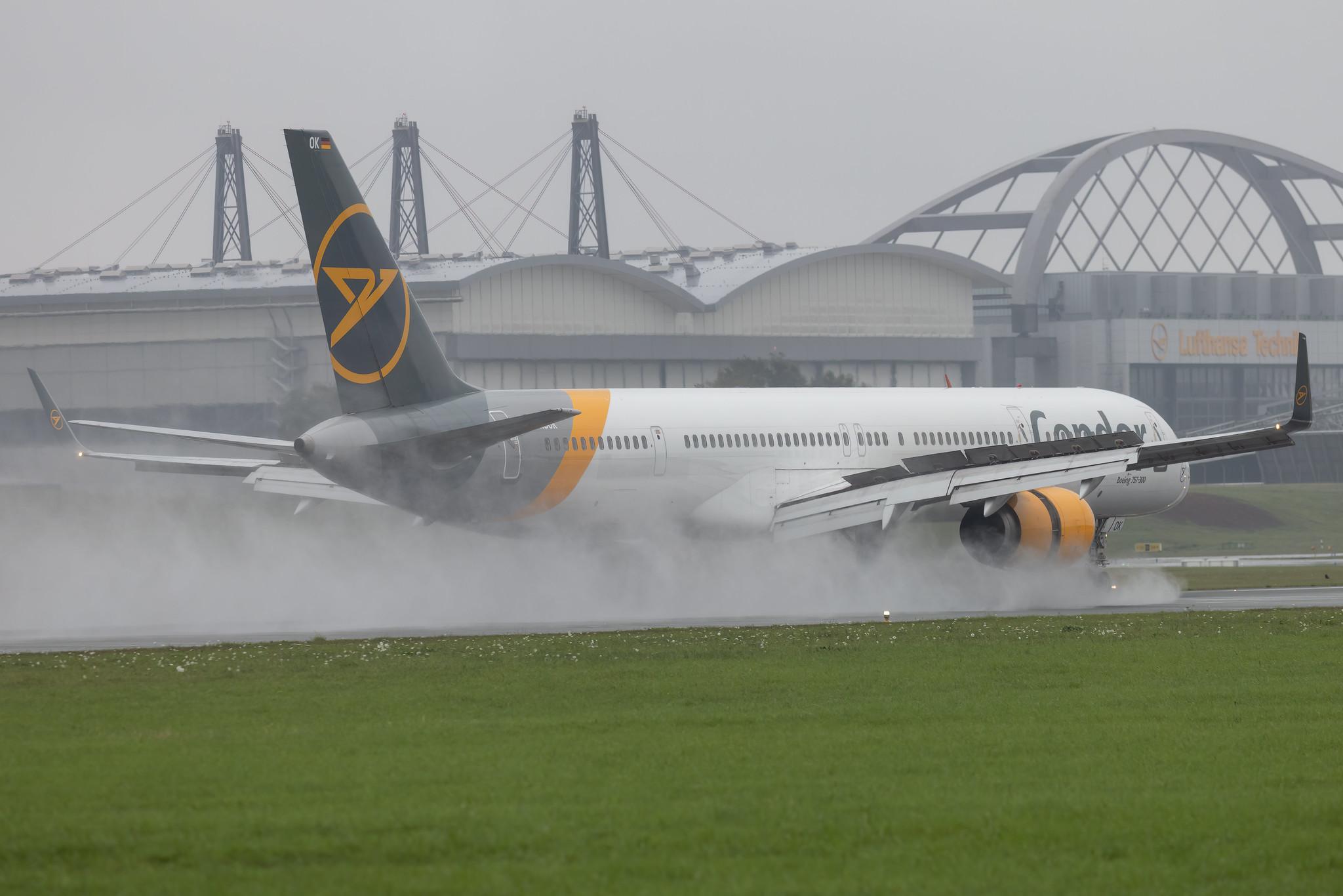 Hamburg Airport: Condor (DE / CFG) | Boeing 757-330 B753 | D-ABOK | MSN 29020