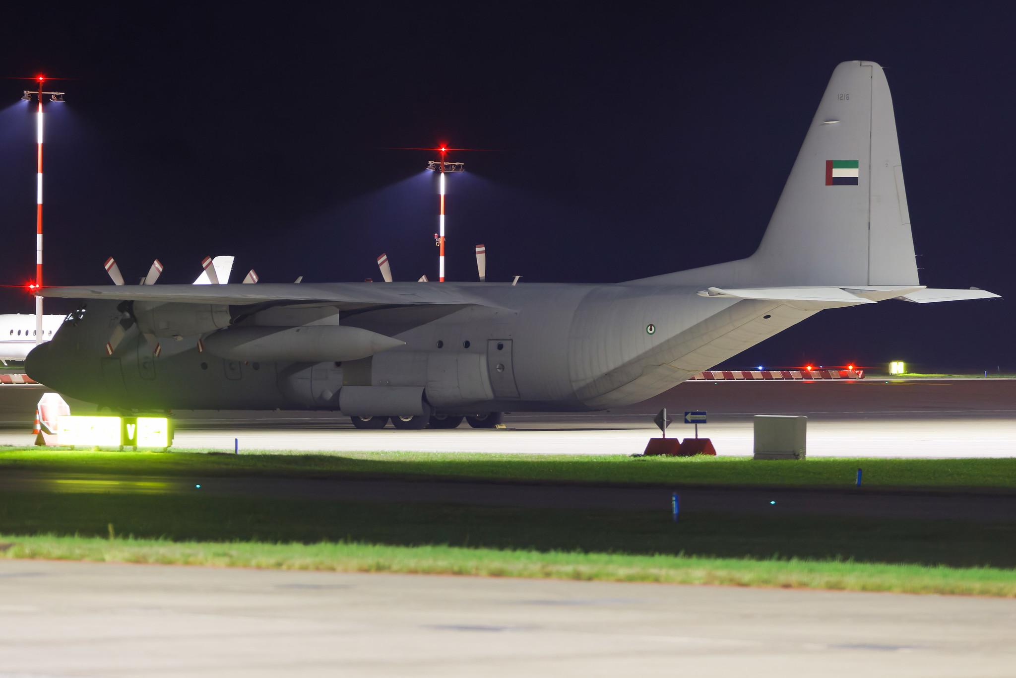 Hamburg Airport: United Arab Emirates Air Force (/ UAF) | Lockheed L-100-30 Hercules (L-382G) C130 | 1216 | MSN 382-4895