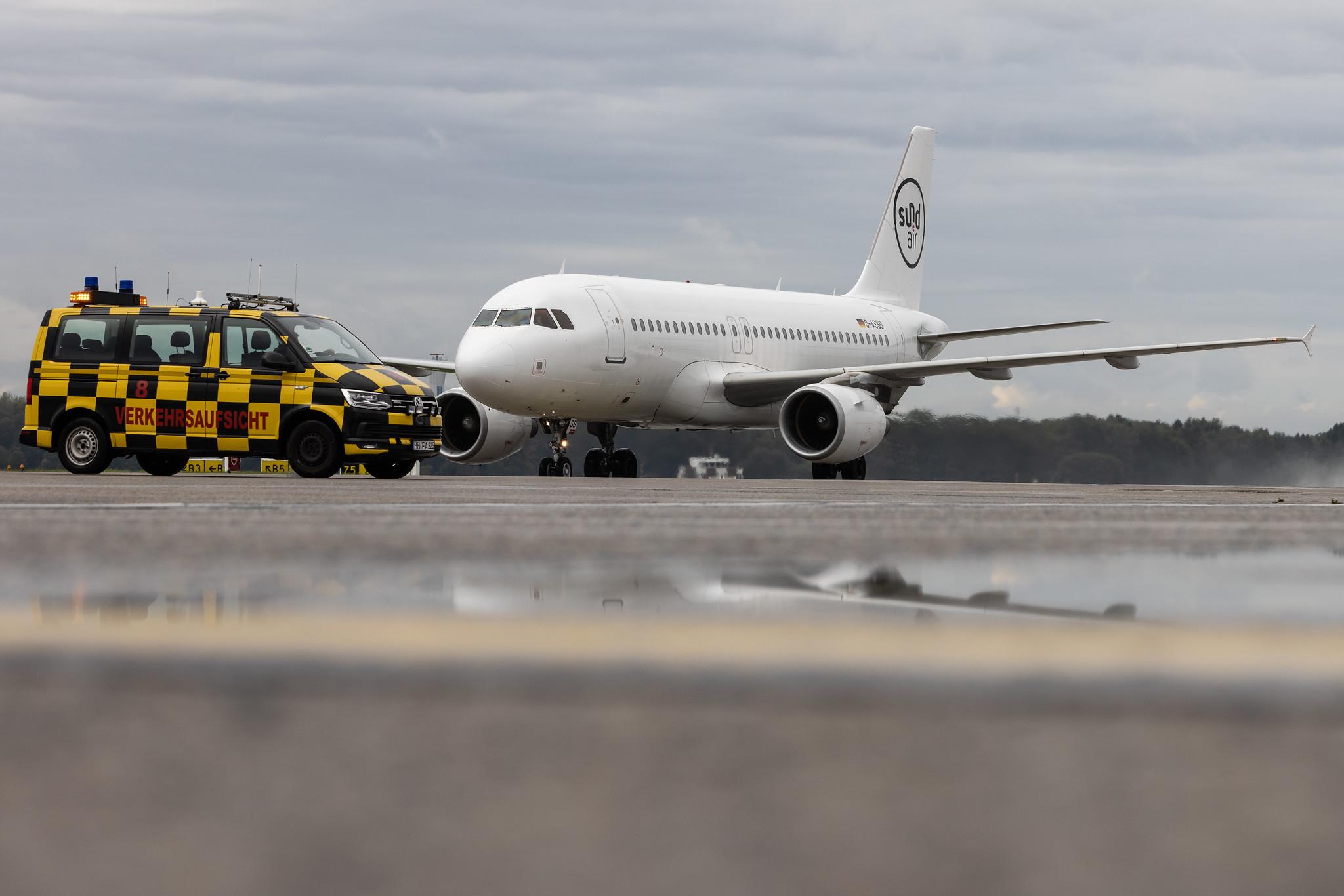 Hamburg Airport: Sundair (SR / SDR) | Airbus A319-112 A319 | D-ASSB | MSN 04663