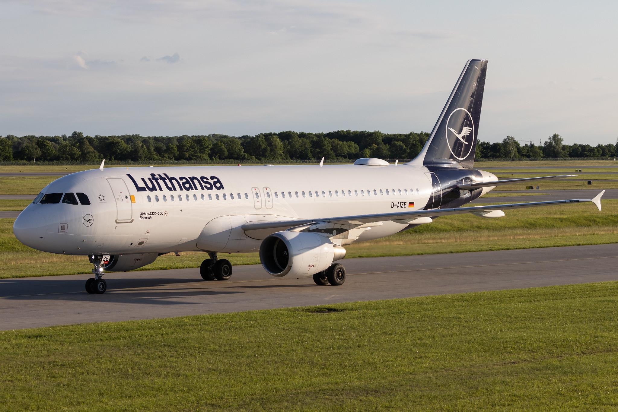 Munich Airport: Lufthansa (LH / DLH) | Airbus A320-214 A320 | D-AIZE | MSN 4261