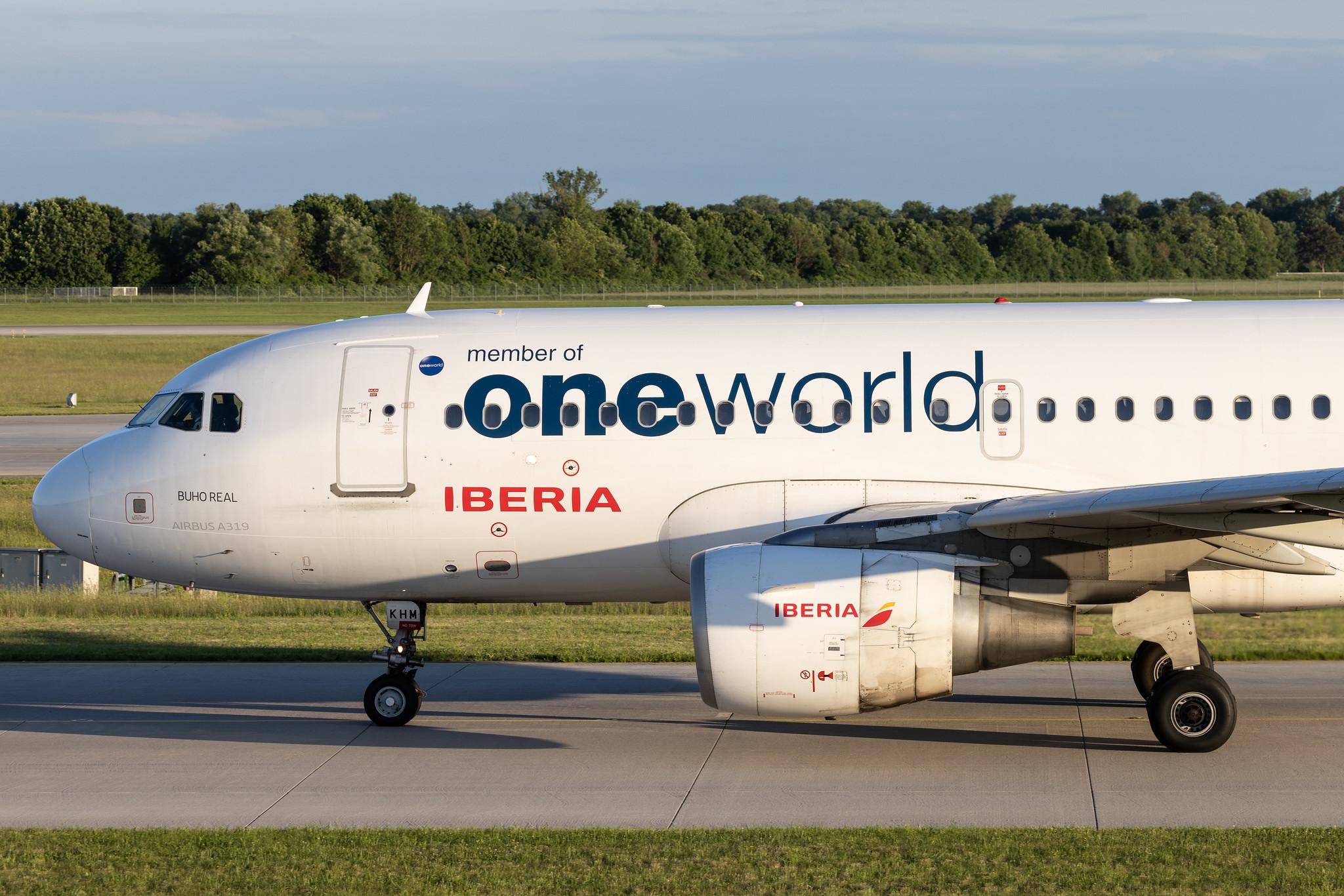 Munich Airport: Iberia (IB / IBE) | Livery: Oneworld Livery | Airbus A319-111 A319 | EC-KHM | MSN 3209