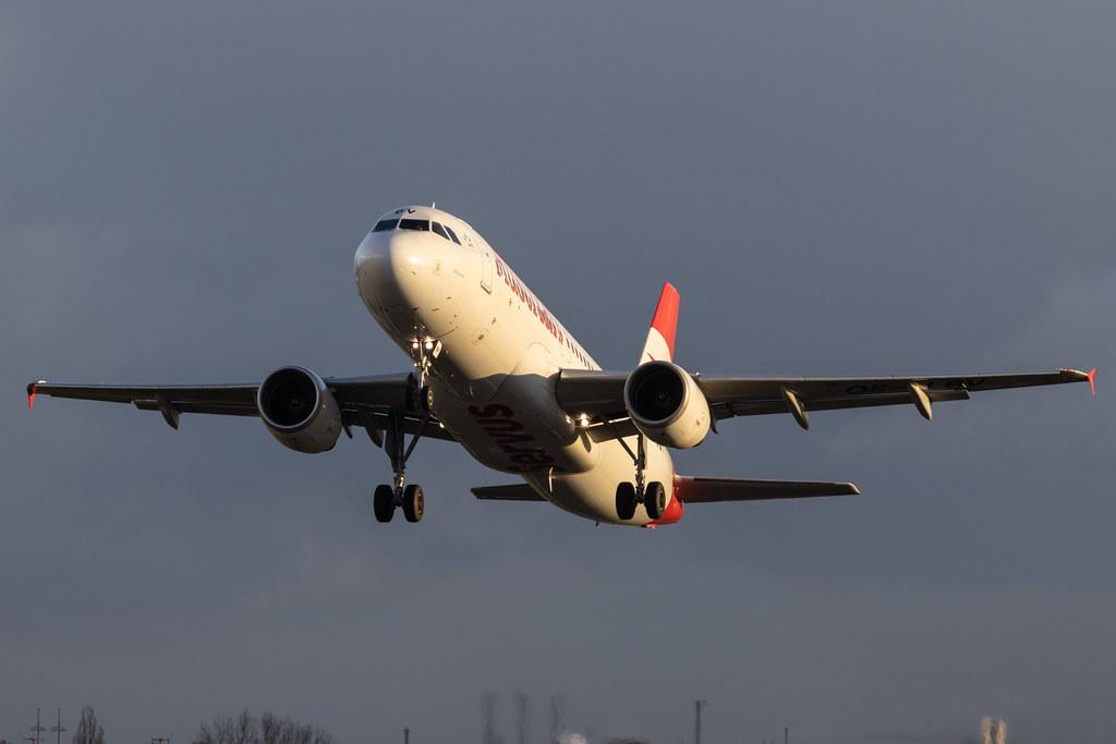 Hamburg Airport: Austrian Airlines (OS / AUA) |  Airbus A320-214 A320 | OE-LBV | MSN 1385