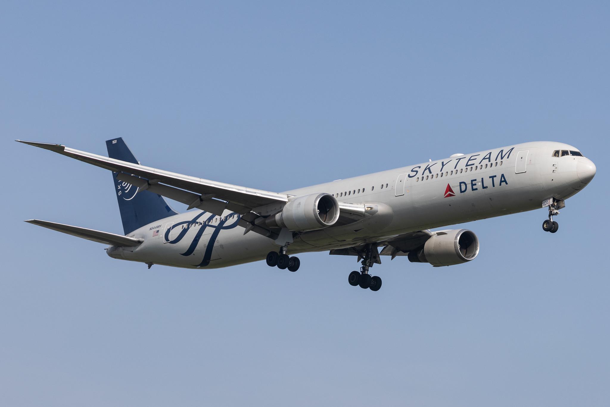 London Heathrow: Delta Air Lines (DL / DAL) |  Livery: SkyTeam Livery |  Boeing 767-432(ER) B764 | N844MH | MSN 29717