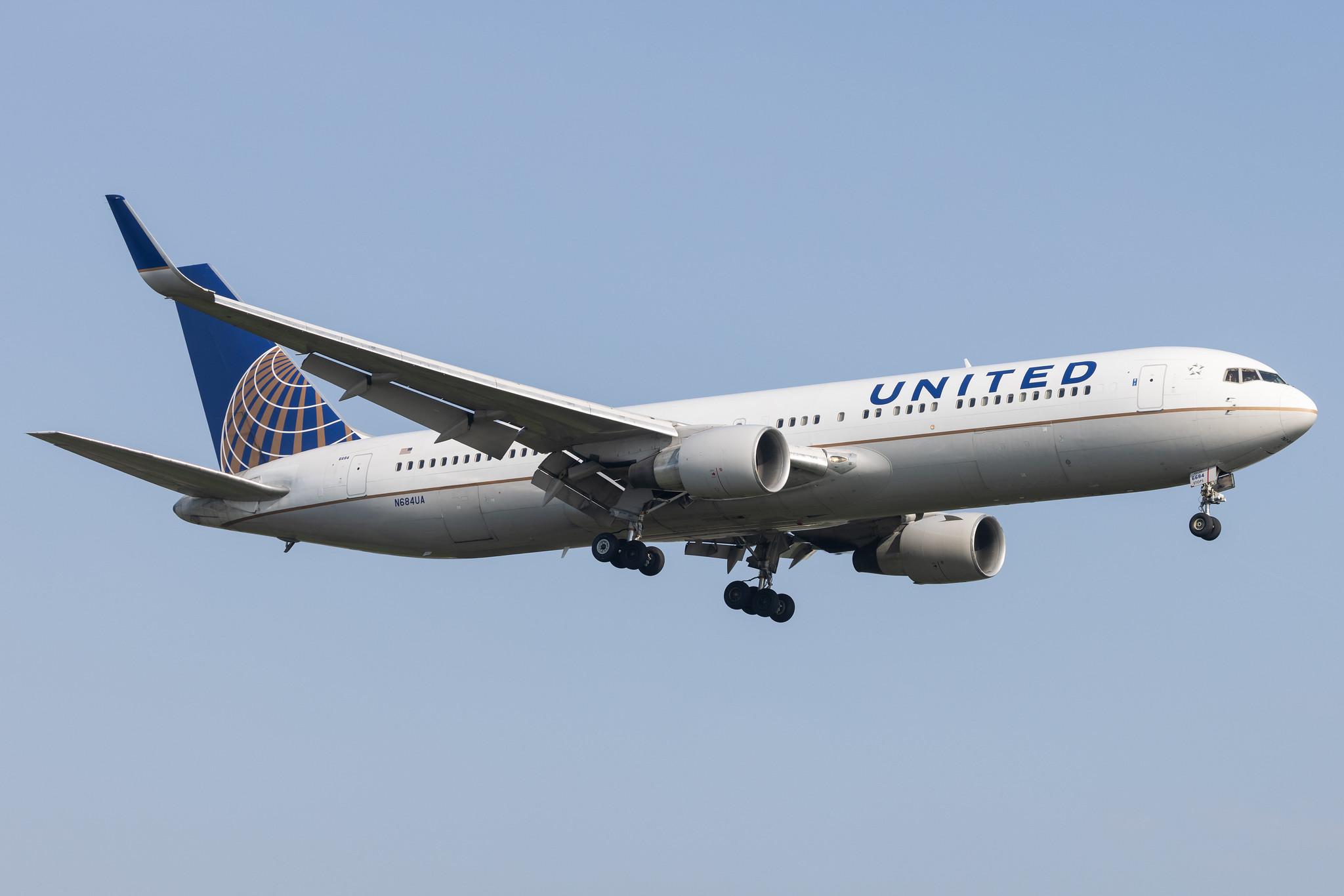 London Heathrow: United Airlines (UA / UAL) |  Boeing 767-3CB(ER) B763 | N684UA | MSN 33466