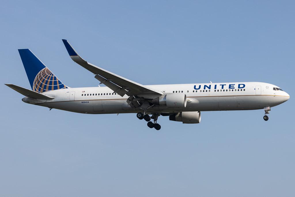 London Heathrow: United Airlines (UA / UAL) |  Boeing 767-3CB(ER) B763 | N684UA | MSN 33466