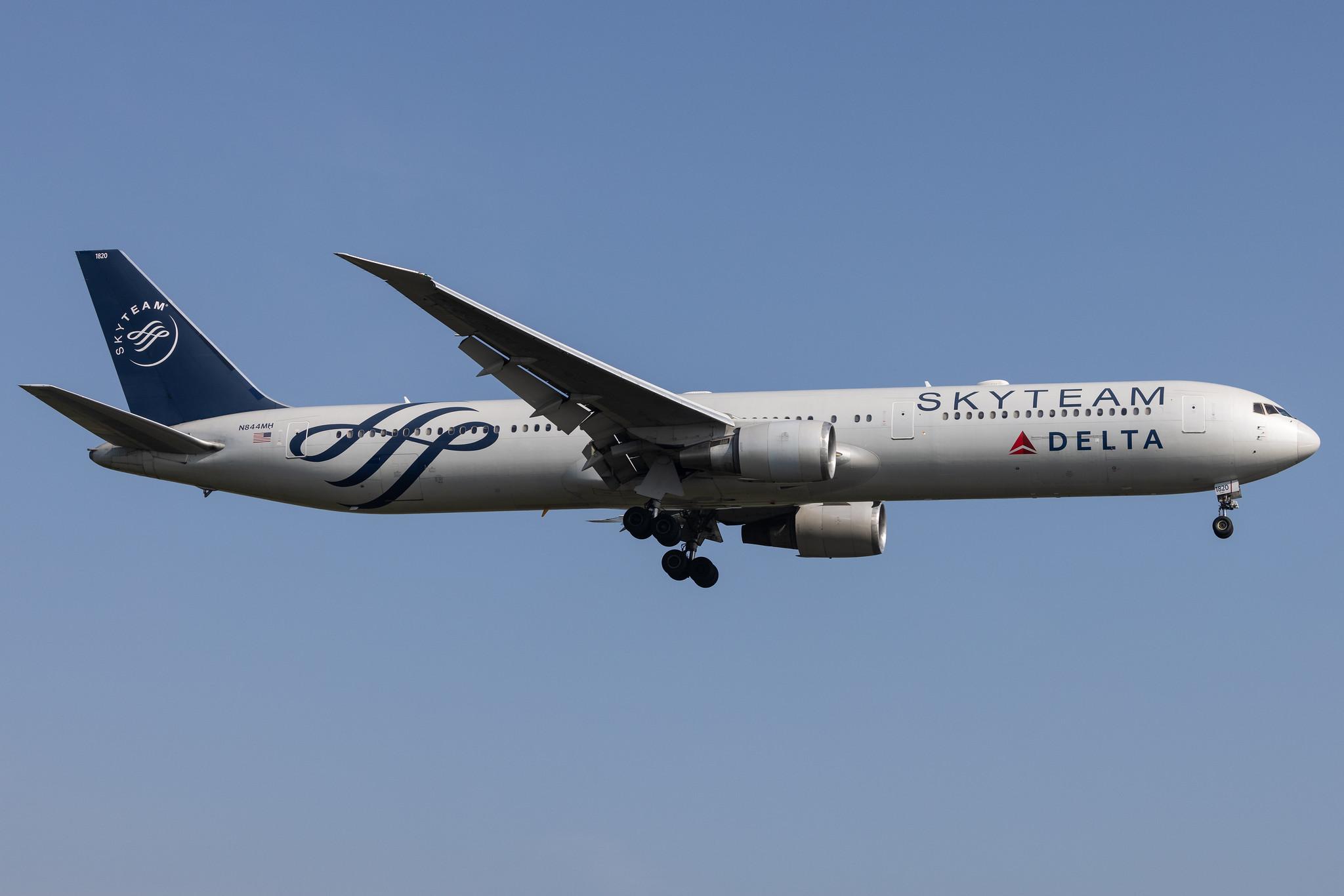 London Heathrow: Delta Air Lines (DL / DAL) |  Livery: SkyTeam Livery |  Boeing 767-432(ER) B764 | N844MH | MSN 29717
