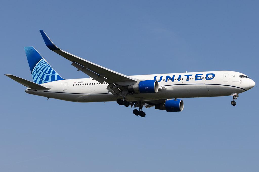 London Heathrow: United Airlines (UA / UAL) |  Boeing 767-322(ER) B763 | N676UA | MSN 30028
