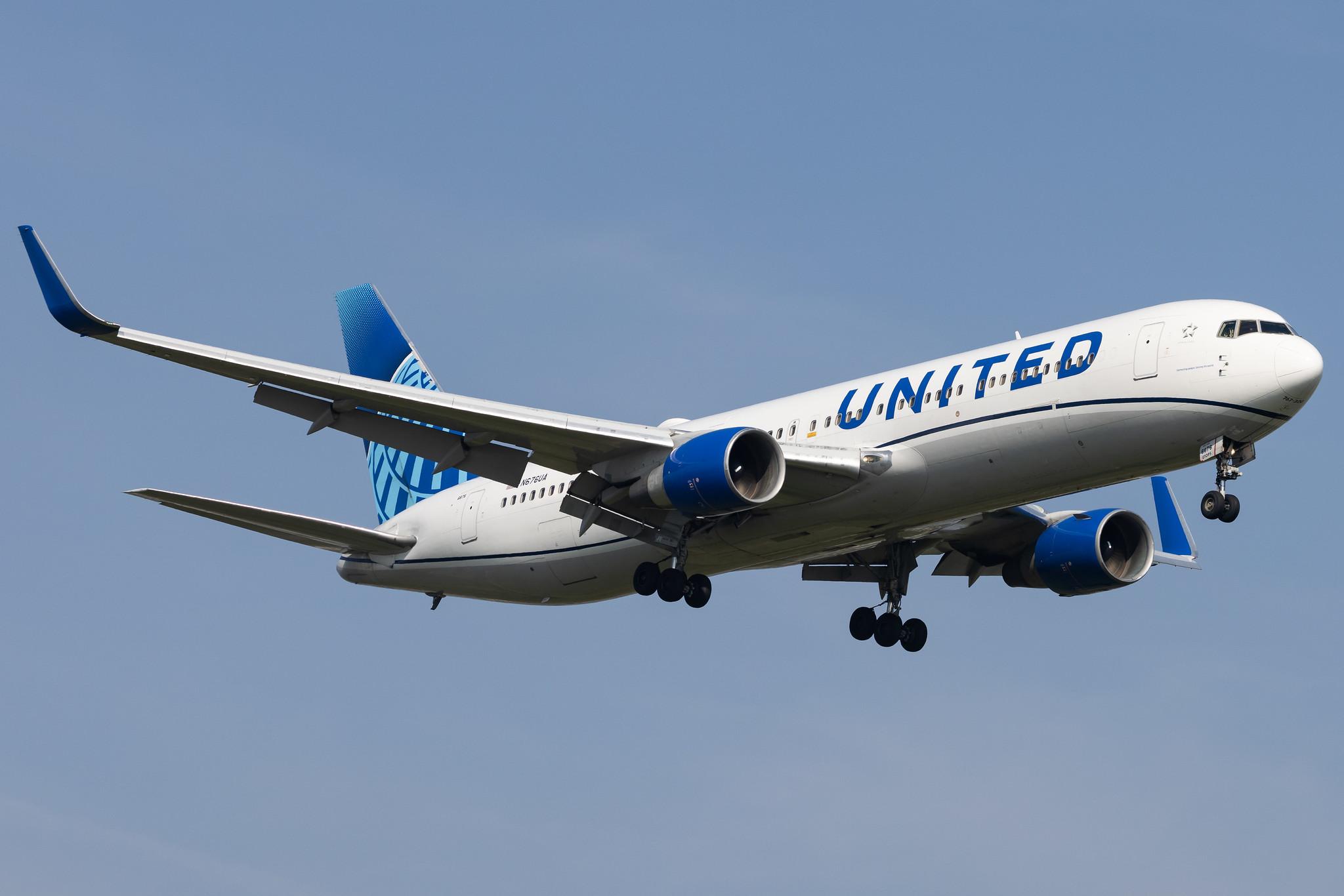 London Heathrow: United Airlines (UA / UAL) |  Boeing 767-322(ER) B763 | N676UA | MSN 30028
