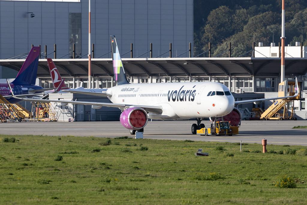Hamburg Finkenwerder: Volaris (Y4 / VOI) | Airbus A321-271NX A21N | D-AVXI | XA-VSR | MSN 11028