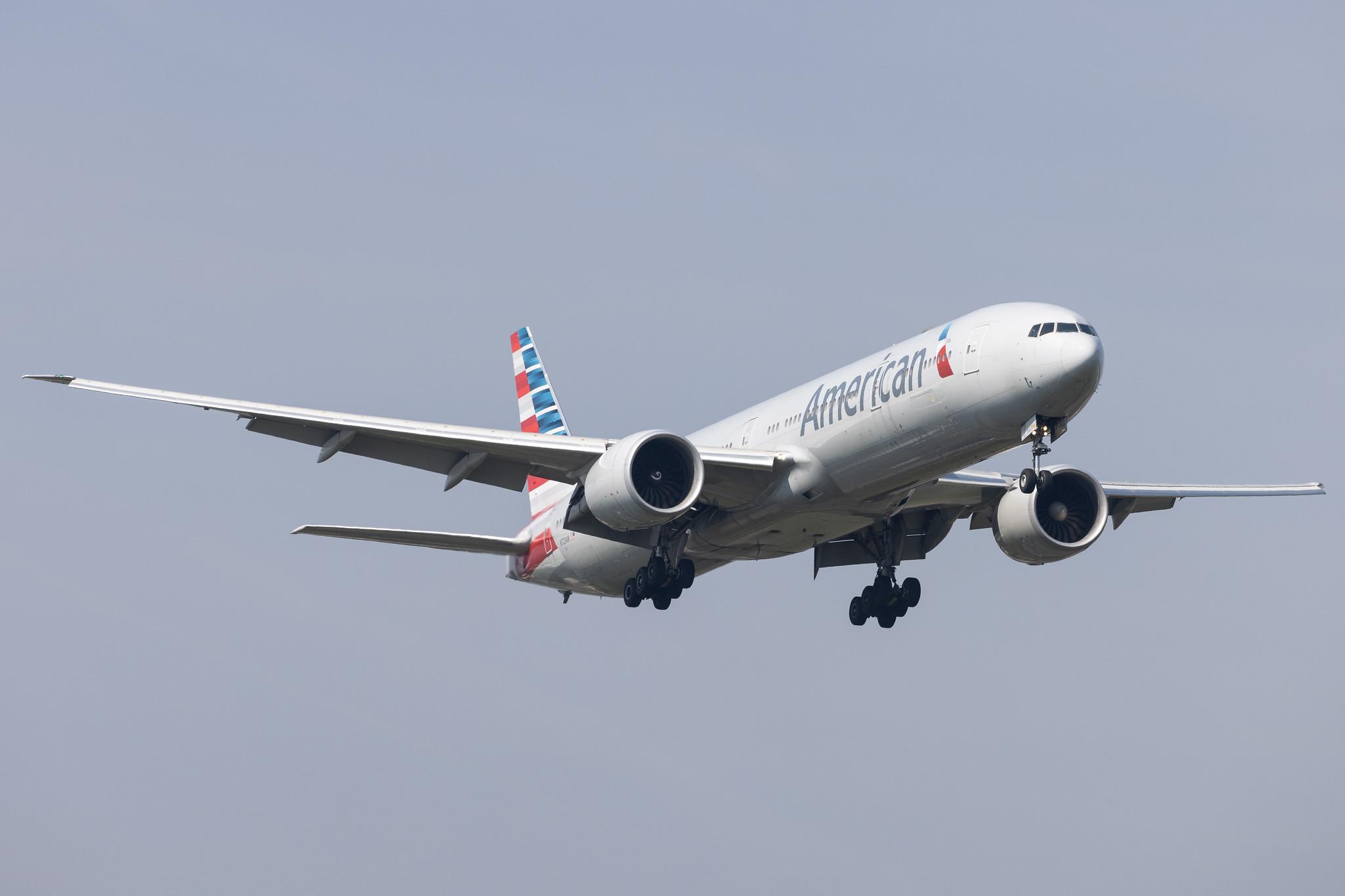 London Heathrow: American Airlines (AA / AAL) |  Boeing 777-323(ER) B77W | N723AN | MSN 33125