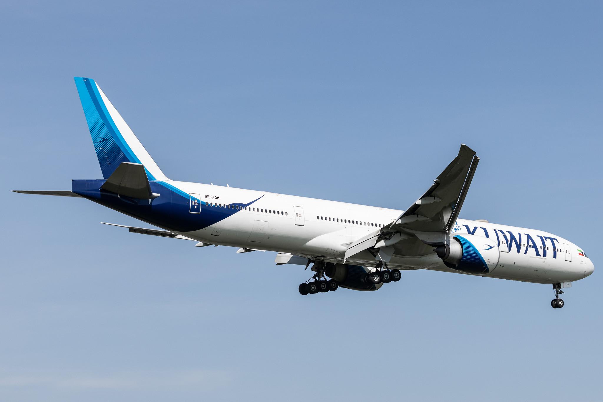 London Heathrow: Kuwait Airways (KU / KAC) |  Boeing 777-369(ER) B77W | 9K-AOM | MSN 62570
