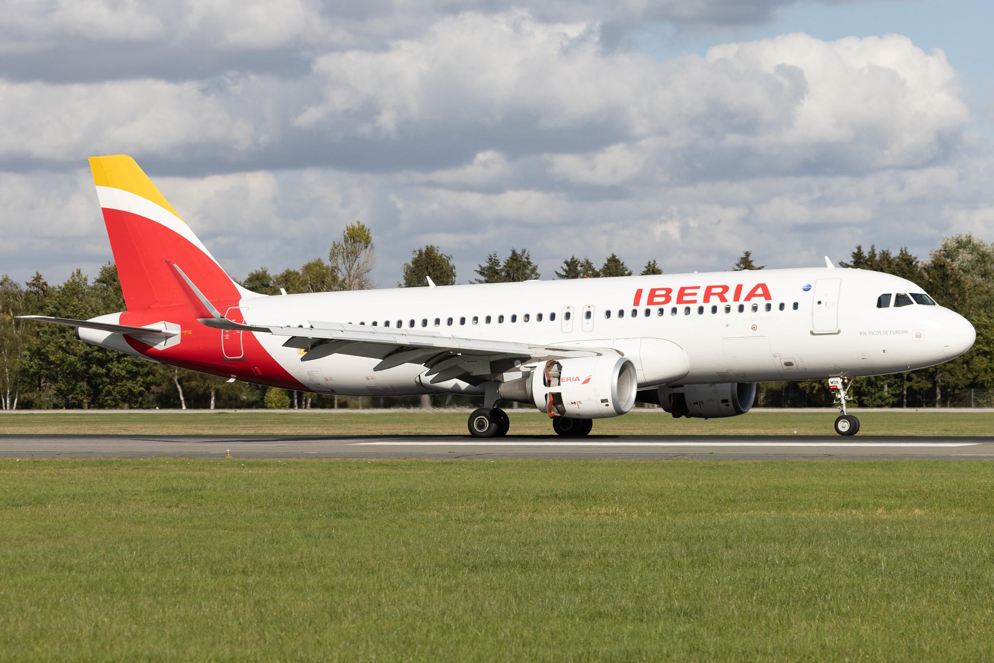 Hamburg Airport: Iberia (IB / IBE) | Airbus A320-214 A320 | EC-MDK | MSN 6328