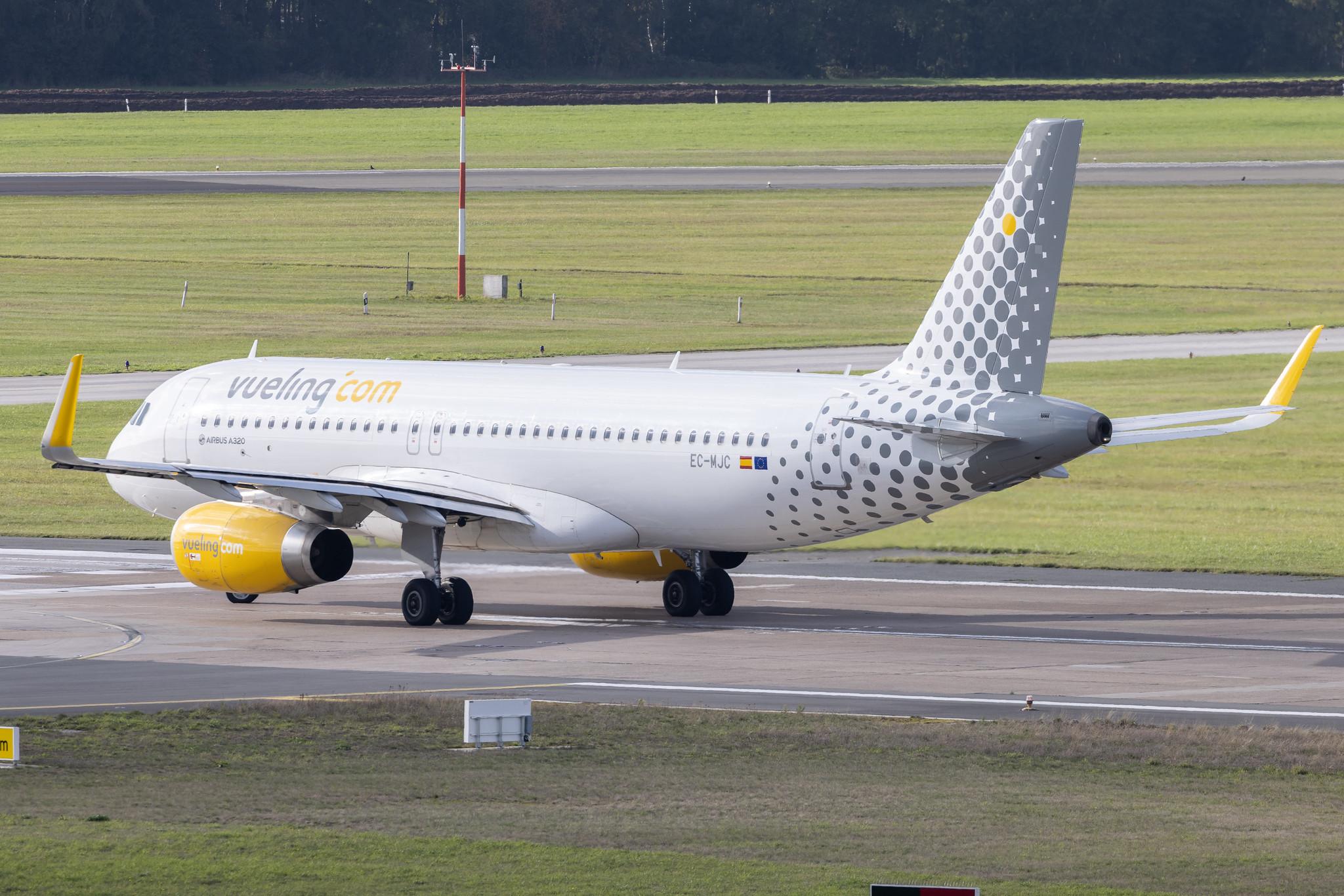 Hamburg Airport: Vueling (VY / VLG) |  Airbus A320-232 A320 | EC-MJC | MSN 6841