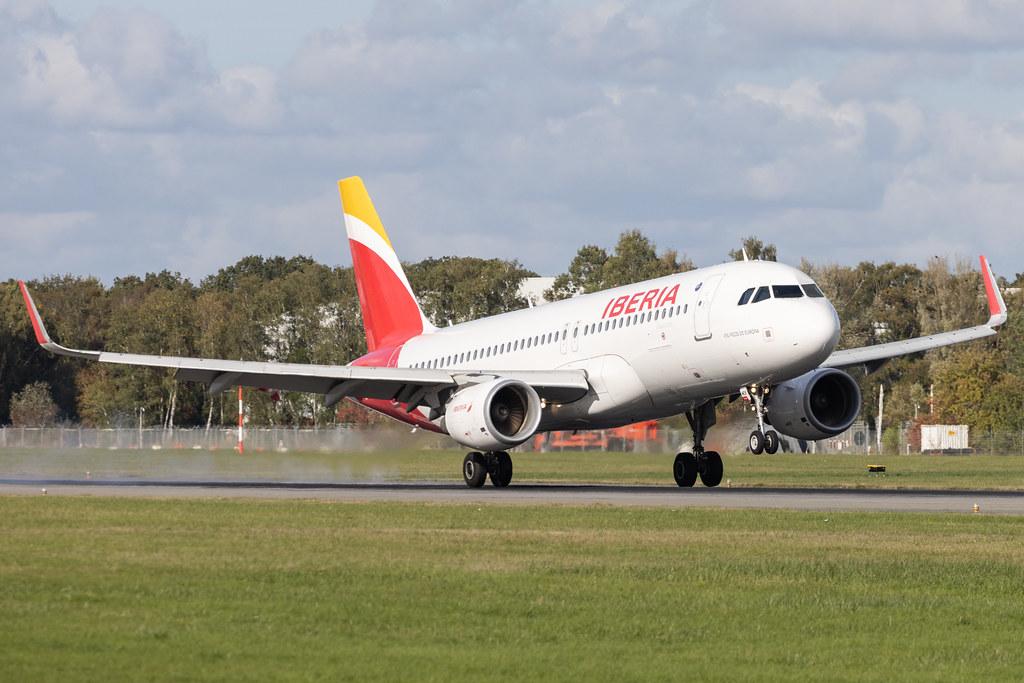 Hamburg Airport: Iberia (IB / IBE) | Airbus A320-214 A320 | EC-MDK | MSN 6328