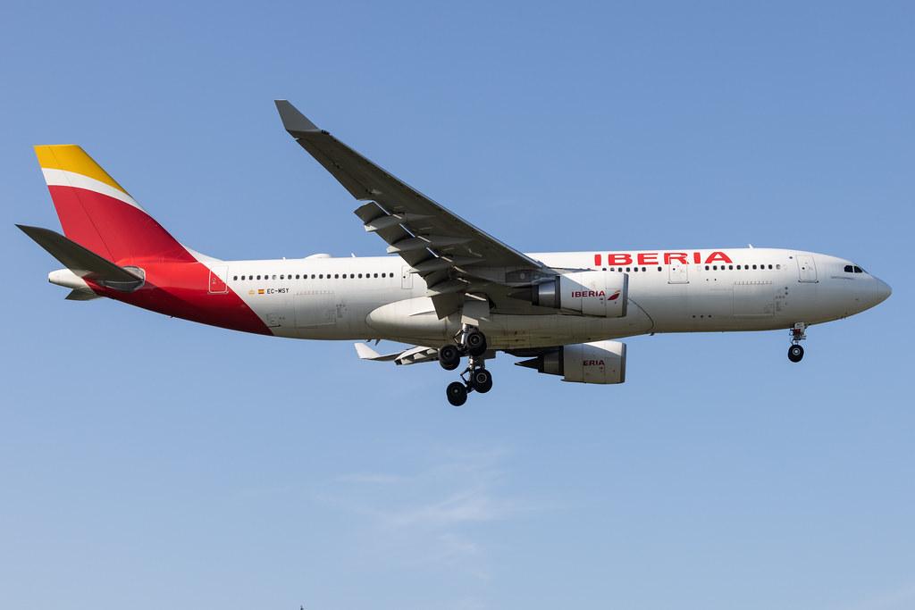 London Heathrow: Iberia (IB / IBE) |  Airbus A330-202 A332 | EC-MSY | MSN 1835