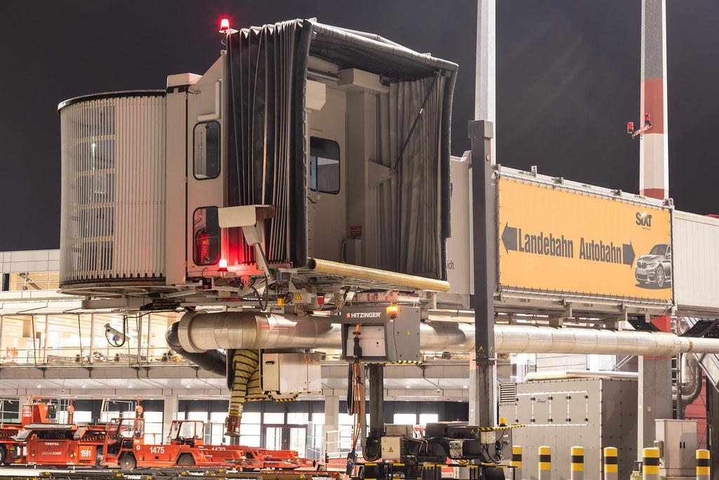 Hamburg Airport: Fluggastbrücke