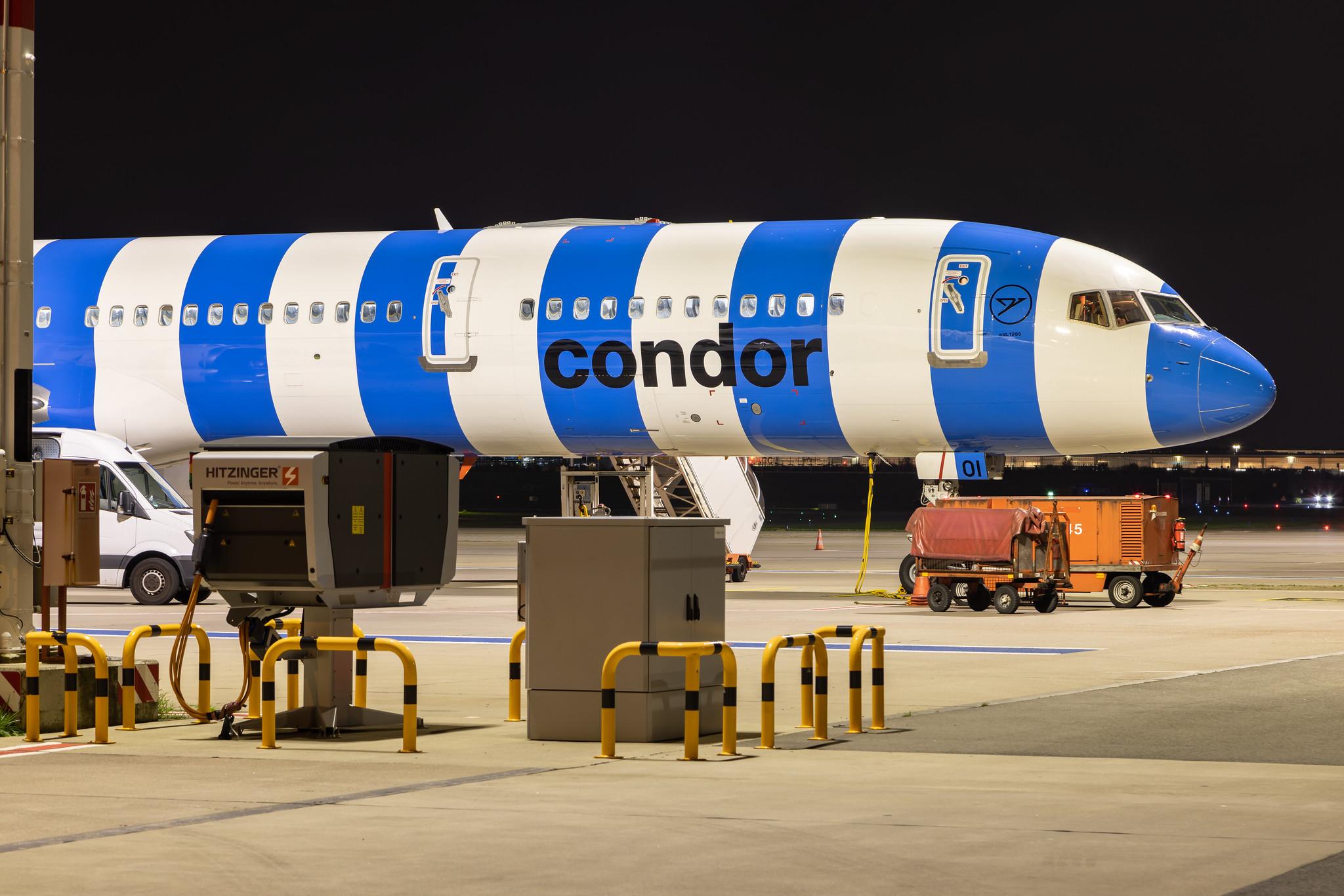 Hamburg Airport: Condor (DE / CFG) |  Boeing 757-330 B753 | D-ABOI | MSN 29018
