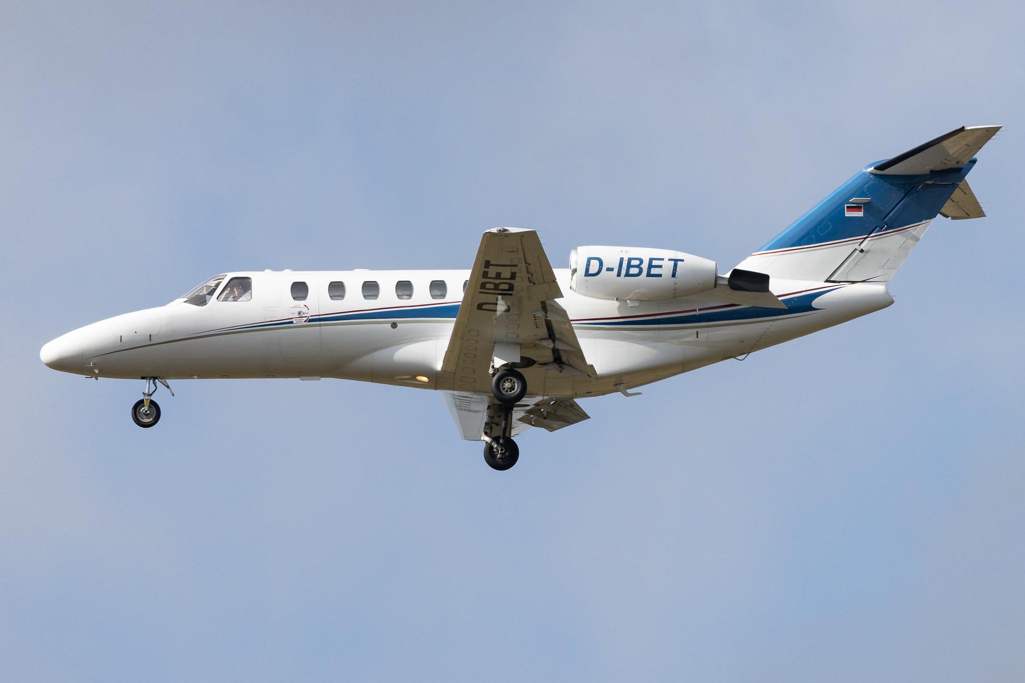 Flughafen Berlin Brandenburg: Private owner | Cessna 525A CitationJet CJ2 C25A | D-IBET | MSN 525A-0229