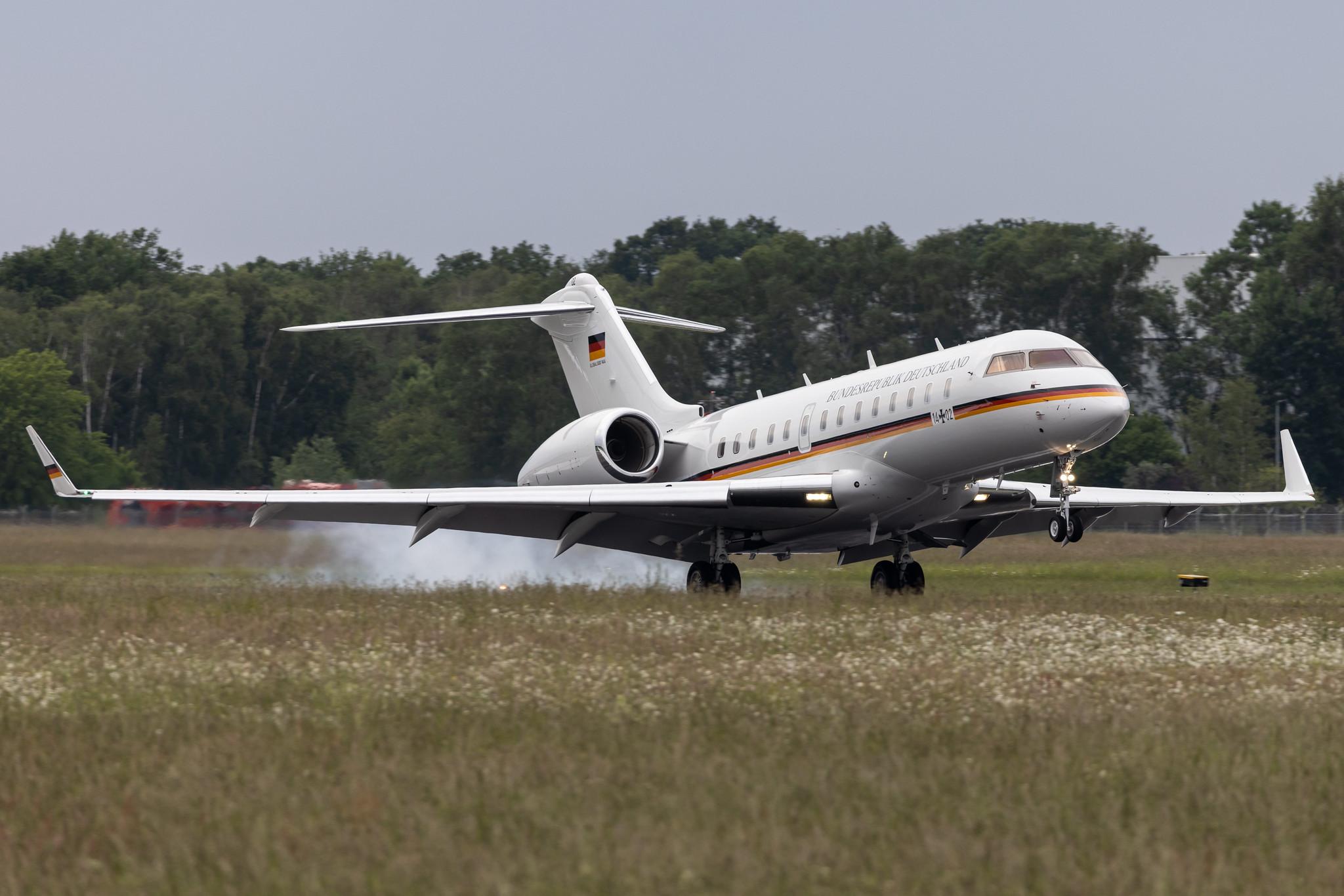Hamburg Airport: German Air Force ( / GAF) | Bombardier BD-700-1A11 Global 5000 GLEX | 14+02 | MSN 9404