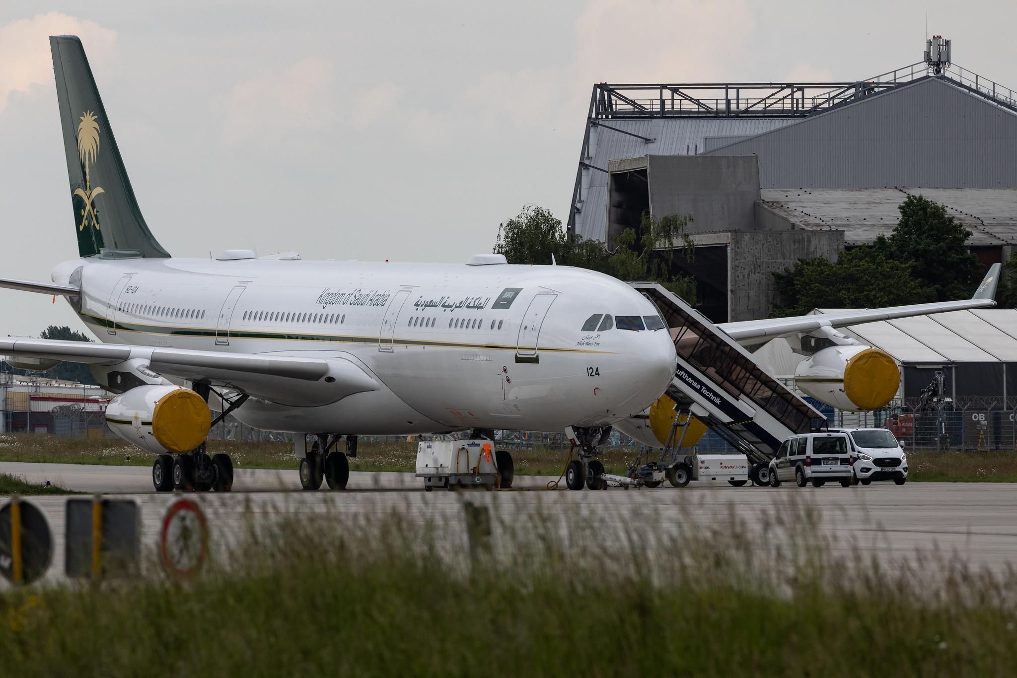 Hamburg Airport: Saudi Royal Flight | Airbus A340-213 A342 | HZ-124 | MSN 004