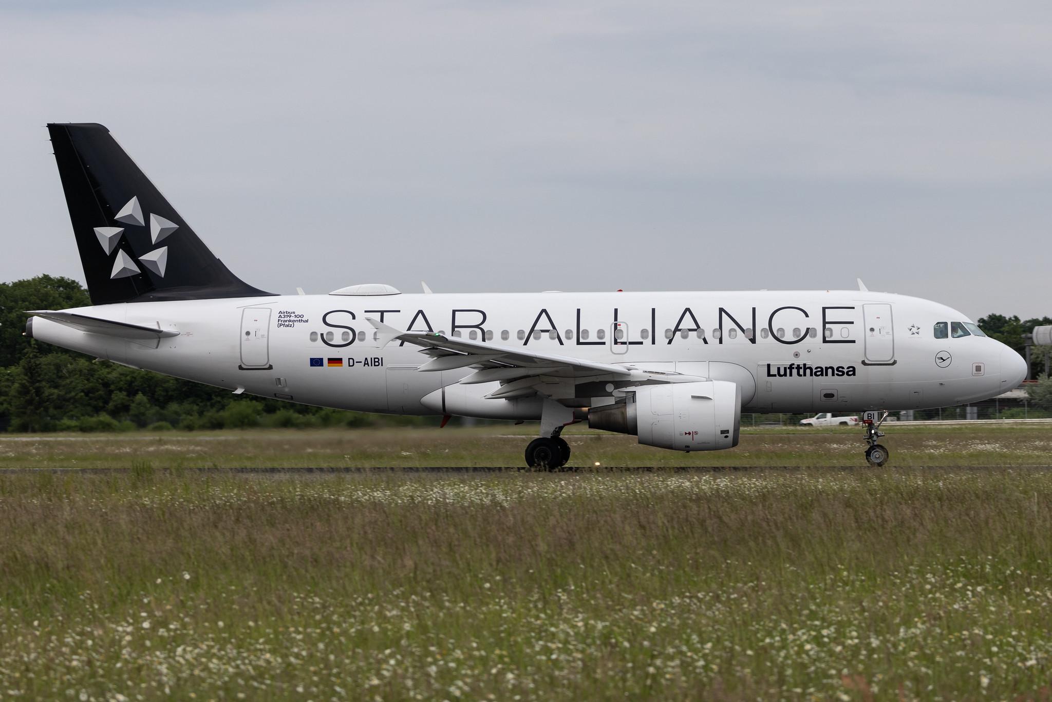 Hamburg Airport: Lufthansa (LH / DLH) | Livery: Star Alliance Livery | Airbus A319-112 A319 | D-AIBI | MSN 5284
