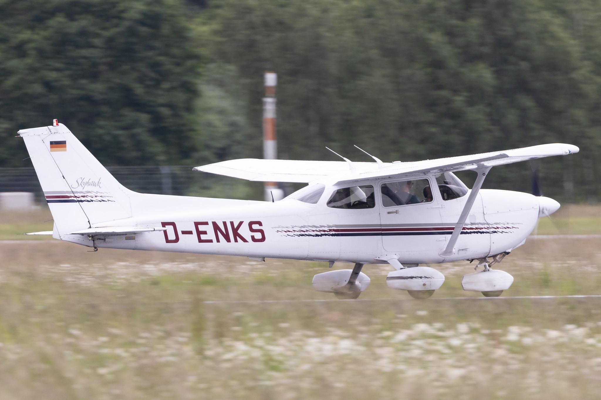 Hamburg Airport: Hanseatischer Fliegerclub Hamburg | Cessna 172R C172 | D-ENKS | MSN 172-80136