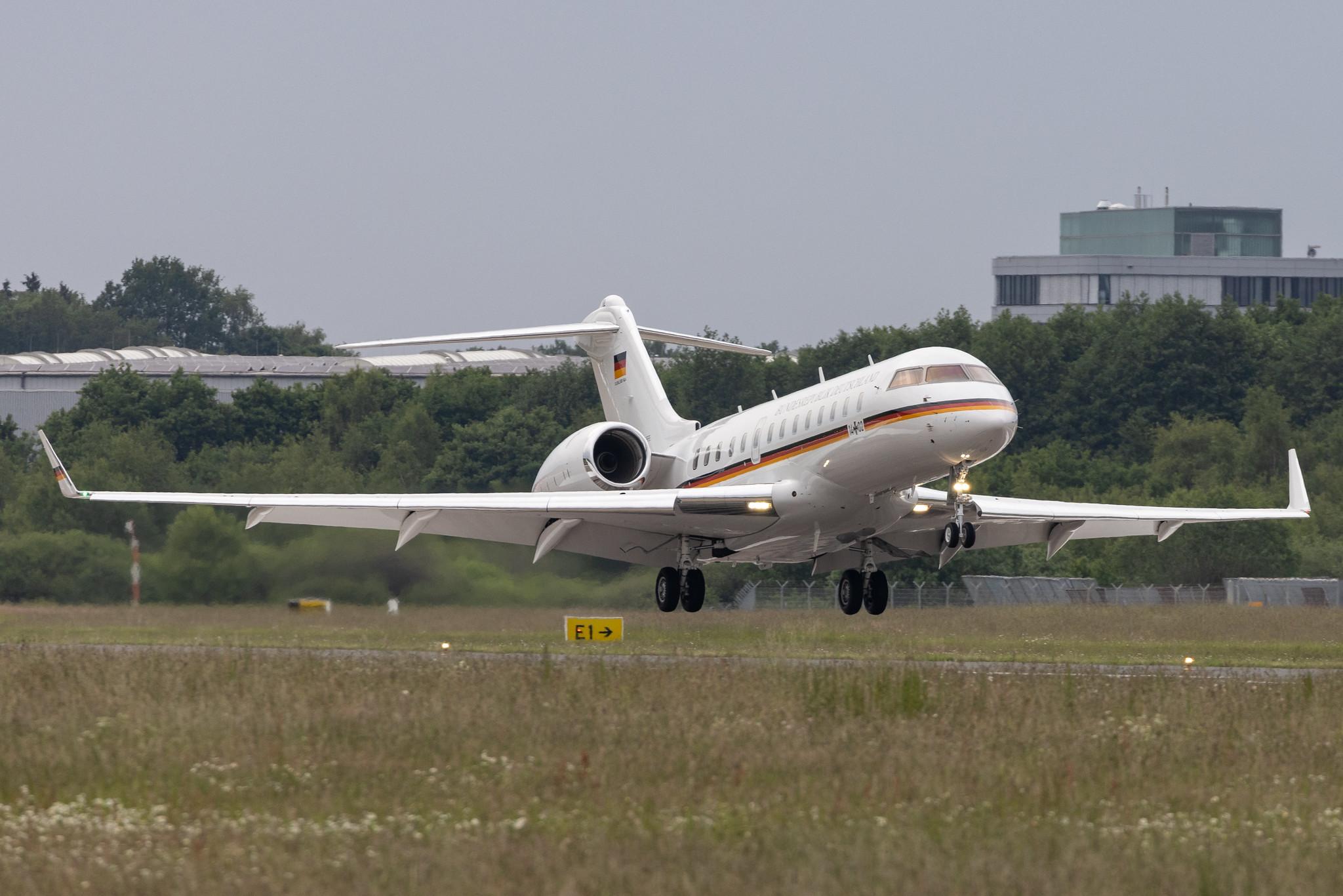 Hamburg Airport: German Air Force ( / GAF) | Bombardier BD-700-1A11 Global 5000 GLEX | 14+02 | MSN 9404