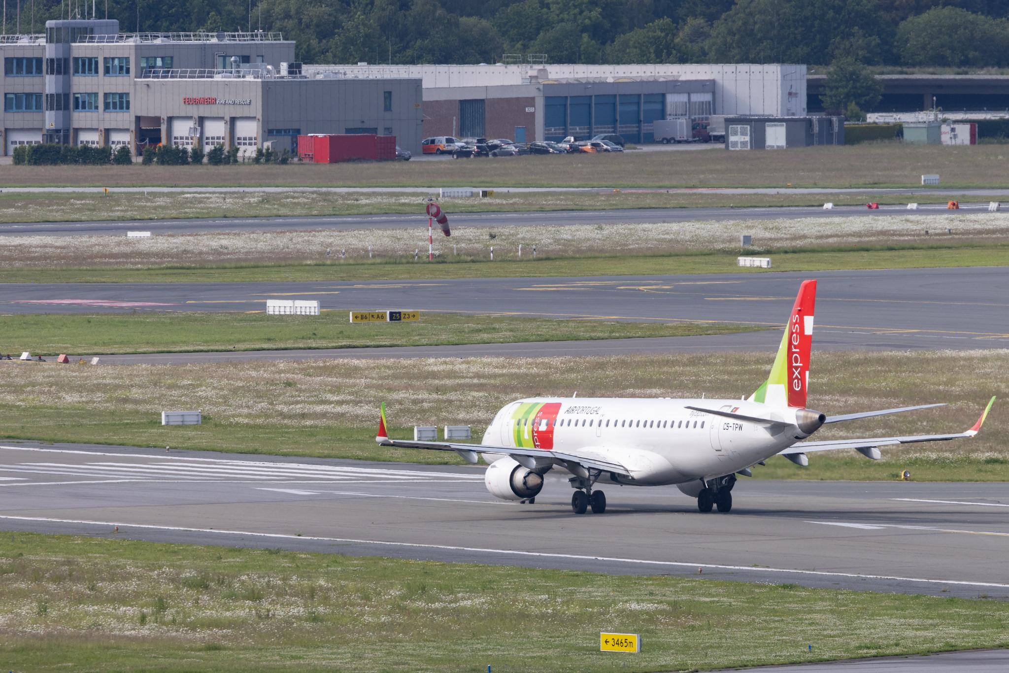 Hamburg Airport: TAP Express (TP / TAP) | Operator: Portugalia Airlines | Embraer E190LR E190 | CS-TPW | MSN 19000550