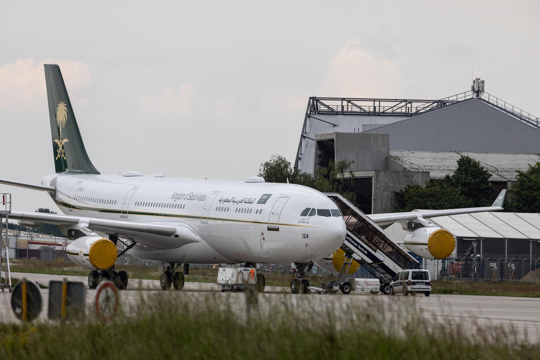 Hamburg Airport: Saudi Royal Flight | Airbus A340-213 A342 | HZ-124 | MSN 004