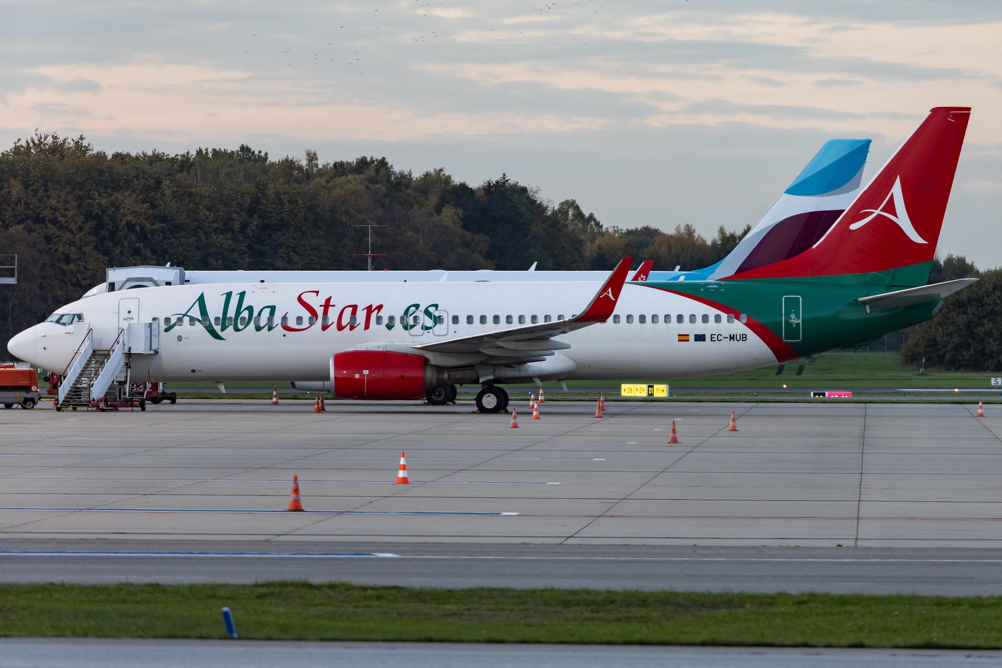 Hamburg Airport: AlbaStar (AP / LAV) | Boeing 737-86J B738 | EC-MUB | MSN 32920