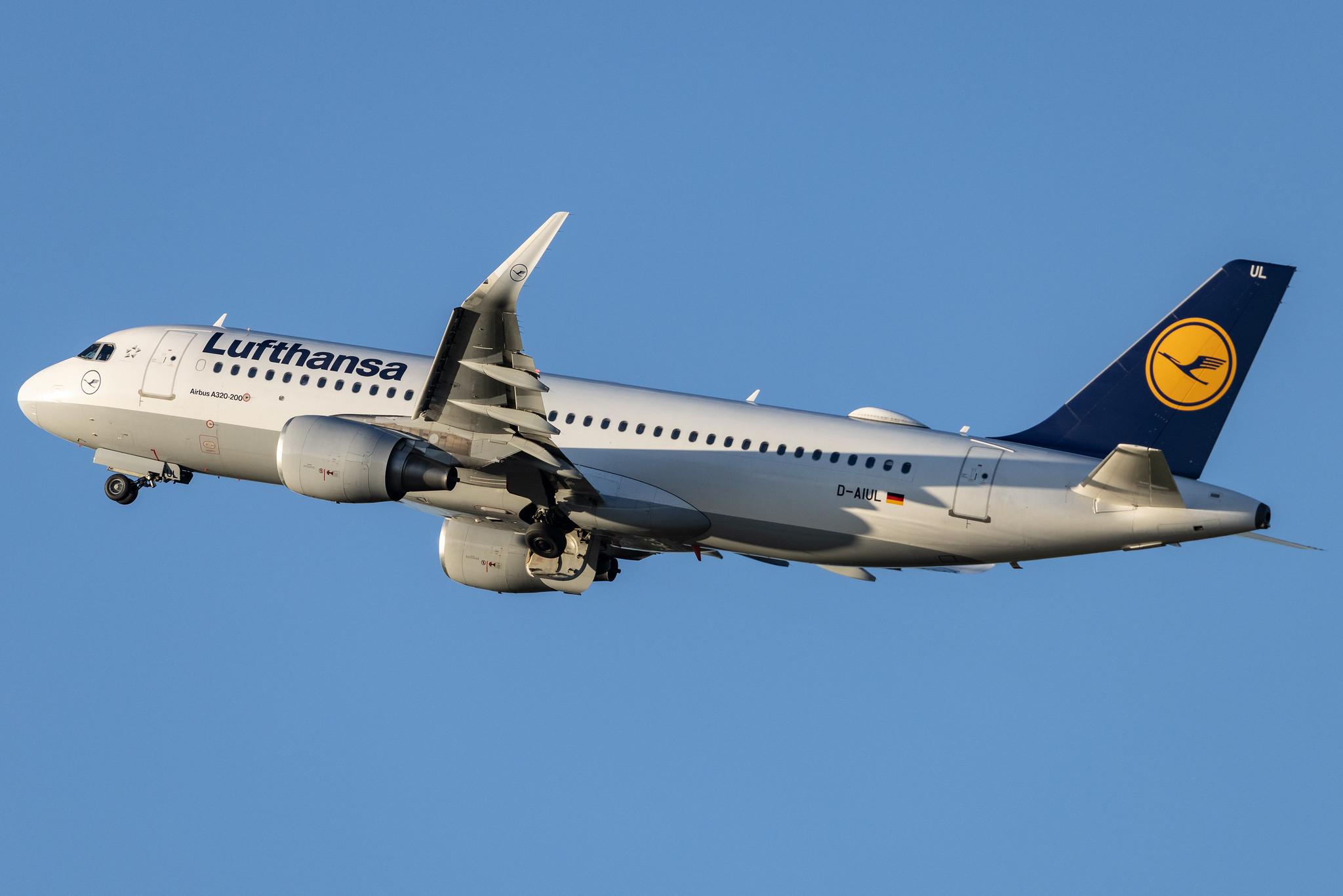 Munich Airport: Lufthansa (LH / DLH) | Airbus A320-214 A320 | D-AIUL | MSN 6521