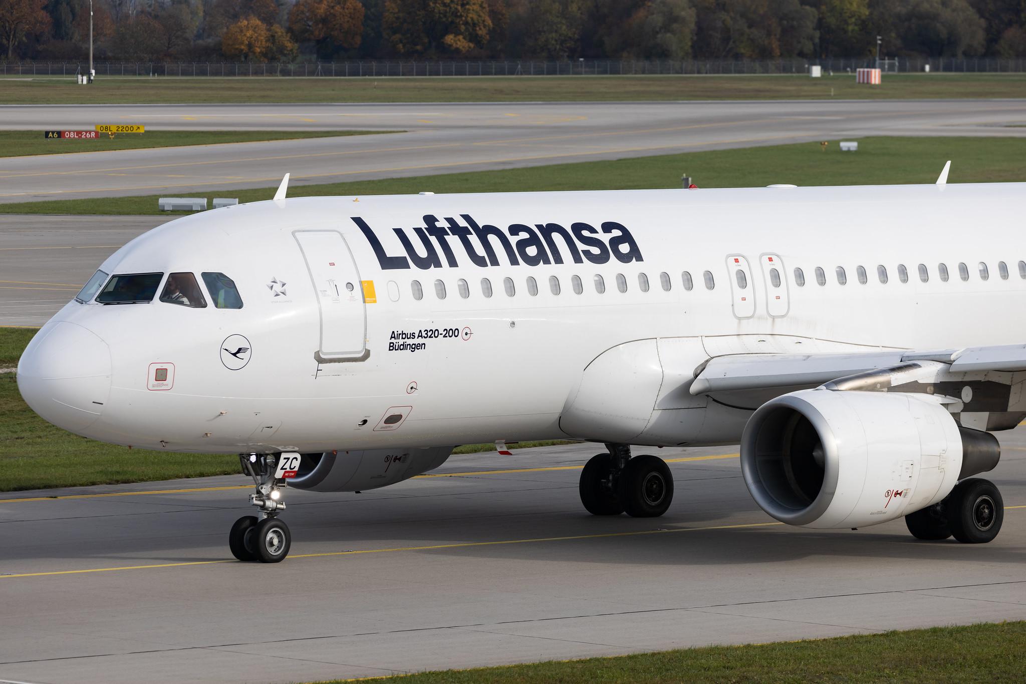 Munich Airport: Lufthansa (LH / DLH) | Airbus A320-214 A320 | D-AIZC | MSN 4153