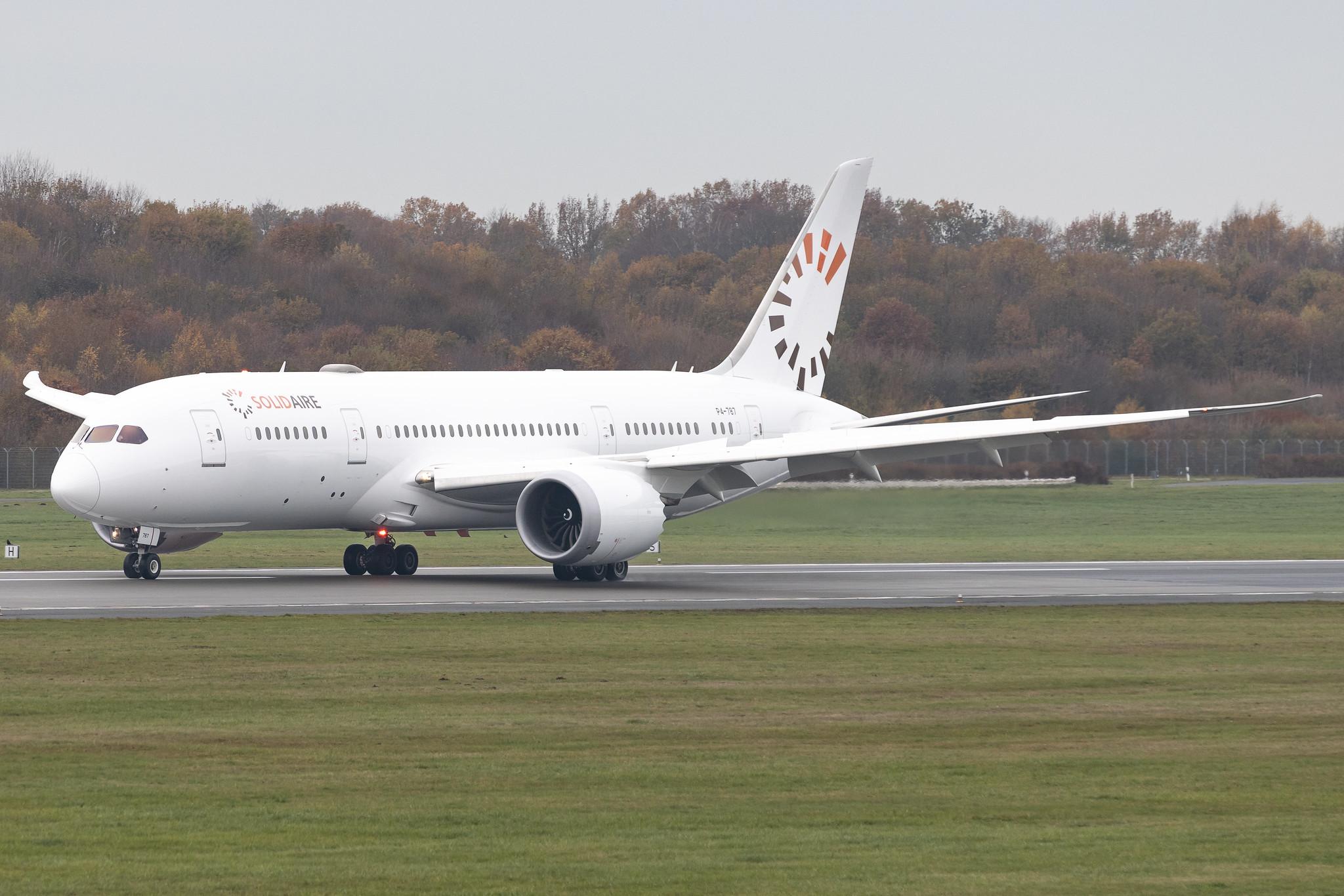 Hamburg Airport: Comlux Aruba (CS / CXB) | Boeing 787-8 Dreamliner B788 | P4-787 | MSN 35306