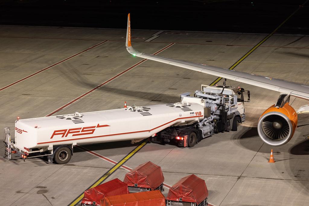 Hamburg Airport: Flugzeug betanken