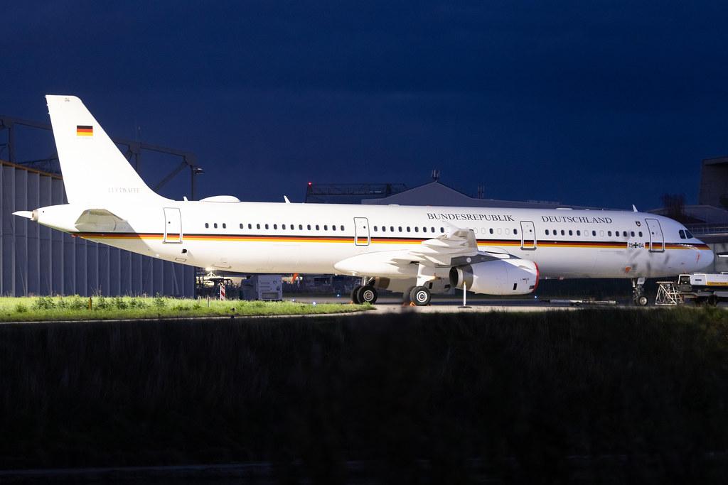 Hamburg Airport: German Air Force (/ GAF) | Airbus A321-231 A321 | 15+04 | MSN 1214