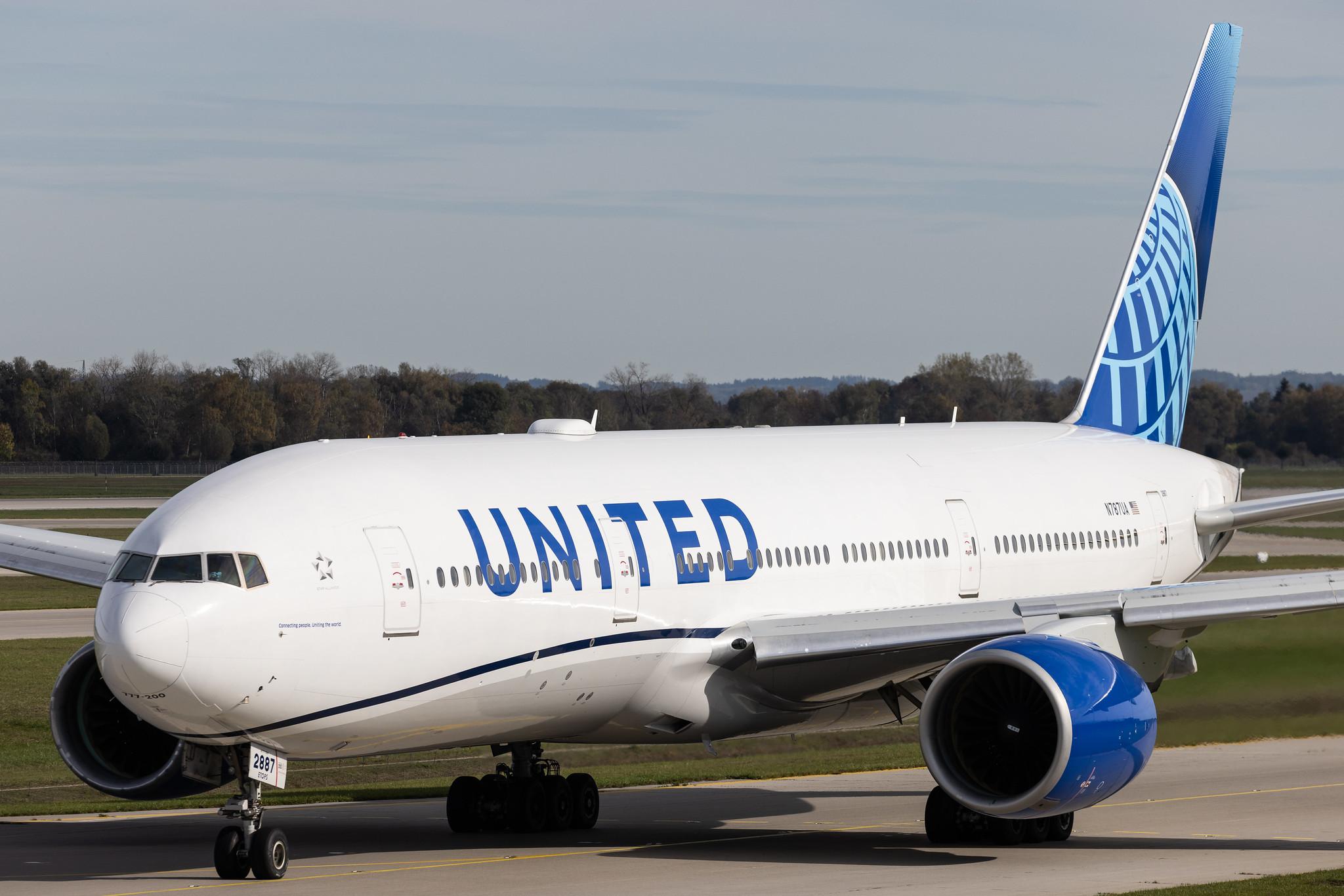 Munich Airport: United Airlines (UA / UAL) | Boeing 777-222ER B772 | N787UA | MSN 26939