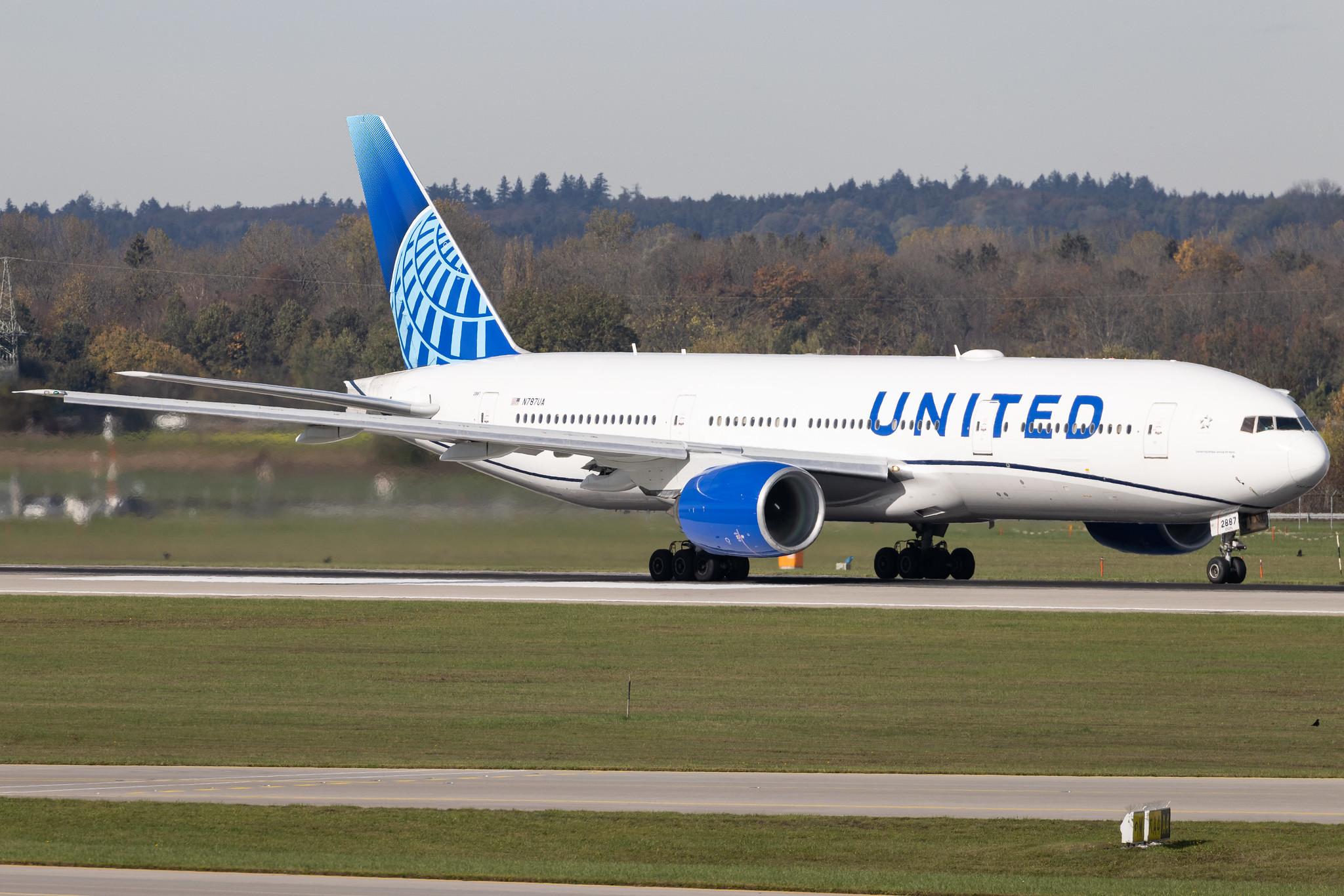 Munich Airport: United Airlines (UA / UAL) | Boeing 777-222ER B772 | N787UA | MSN 26939