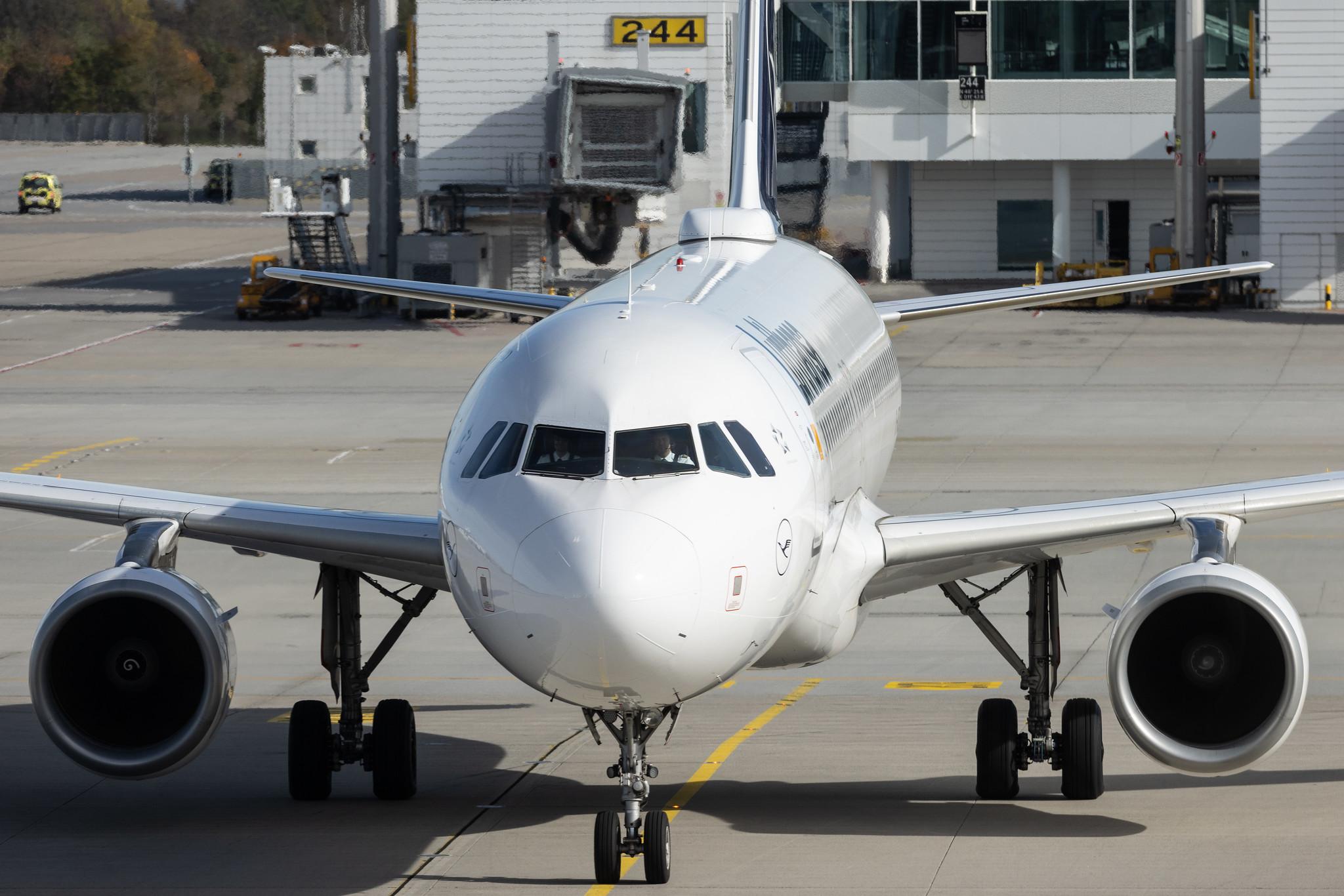 Munich Airport: Lufthansa (LH / DLH) | Airbus A320-214 A320 | D-AIZD | MSN 4191