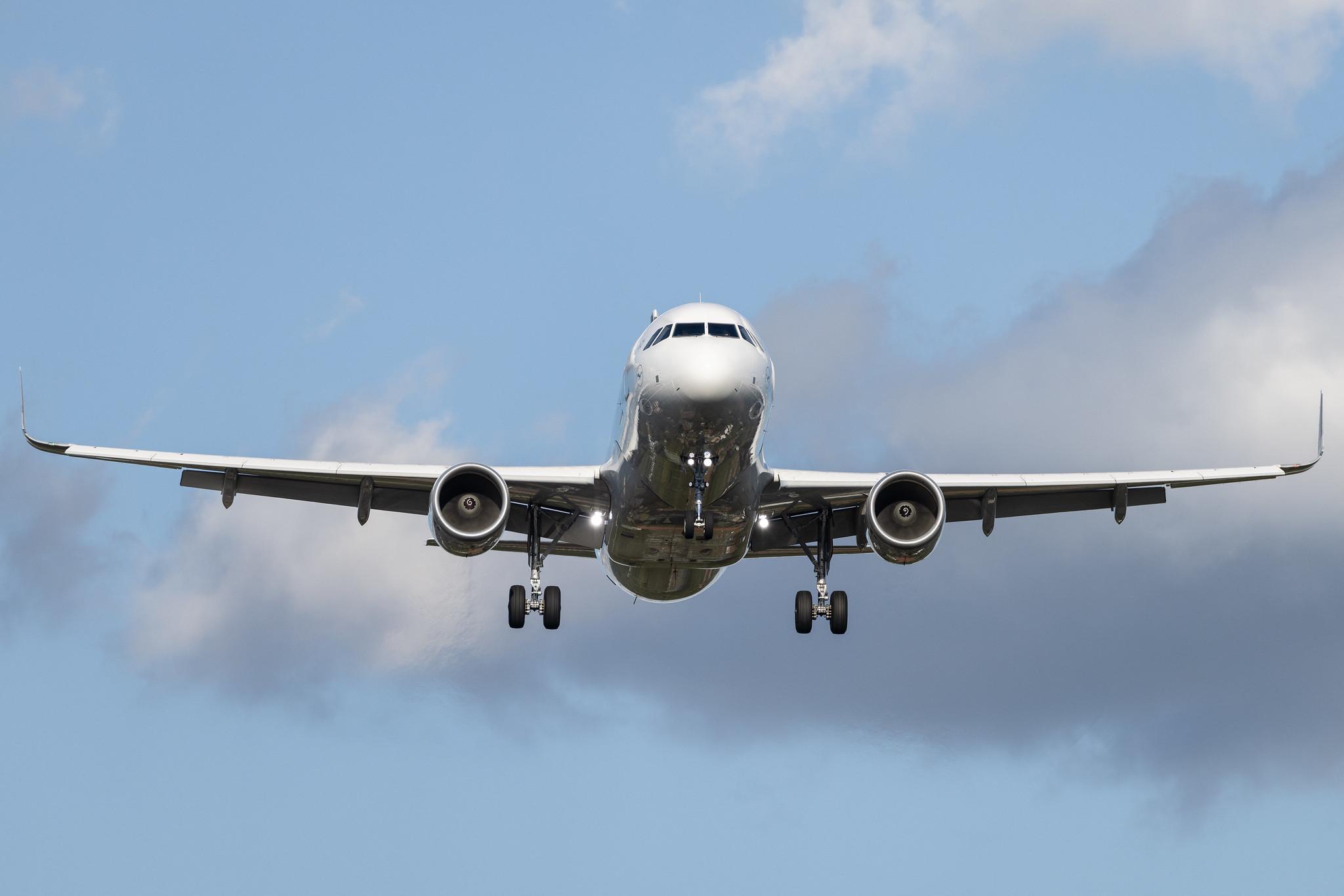 Hamburg Airport: Lufthansa (LH / DLH) | Airbus A320-214 A320 | D-AIWJ | MSN 9052
