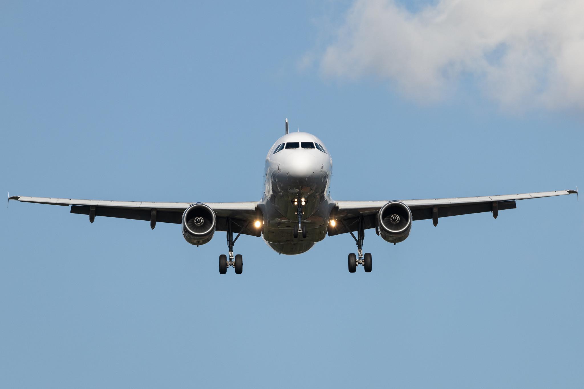 Hamburg Airport: Eurowings (EW / EWG) | Operator: Avion Express Malta | Airbus A320-232 A320 | 9H-MLB | MSN 04441