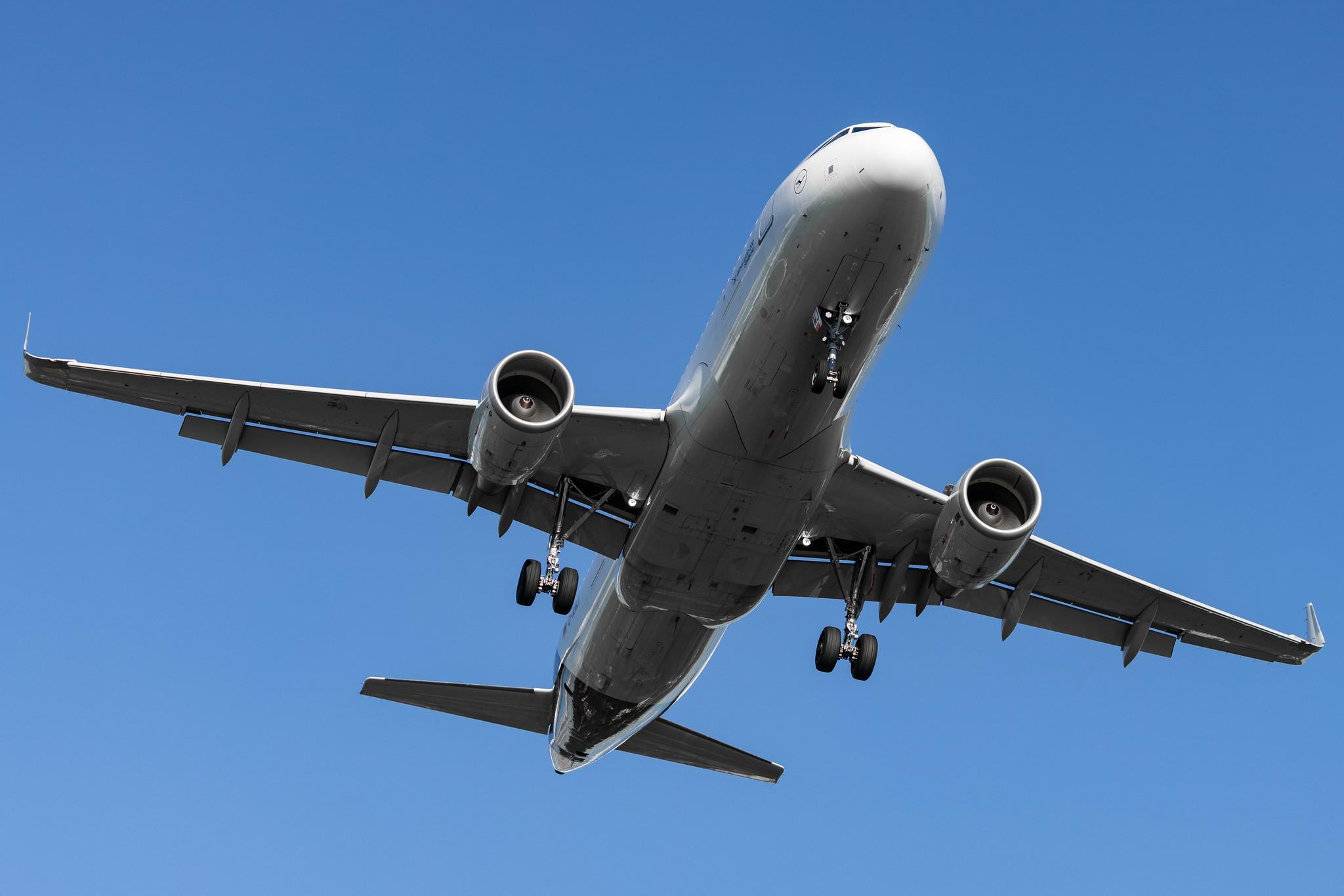 Hamburg Airport: Lufthansa (LH / DLH) | Airbus A320-214 A320 | D-AIWJ | MSN 9052