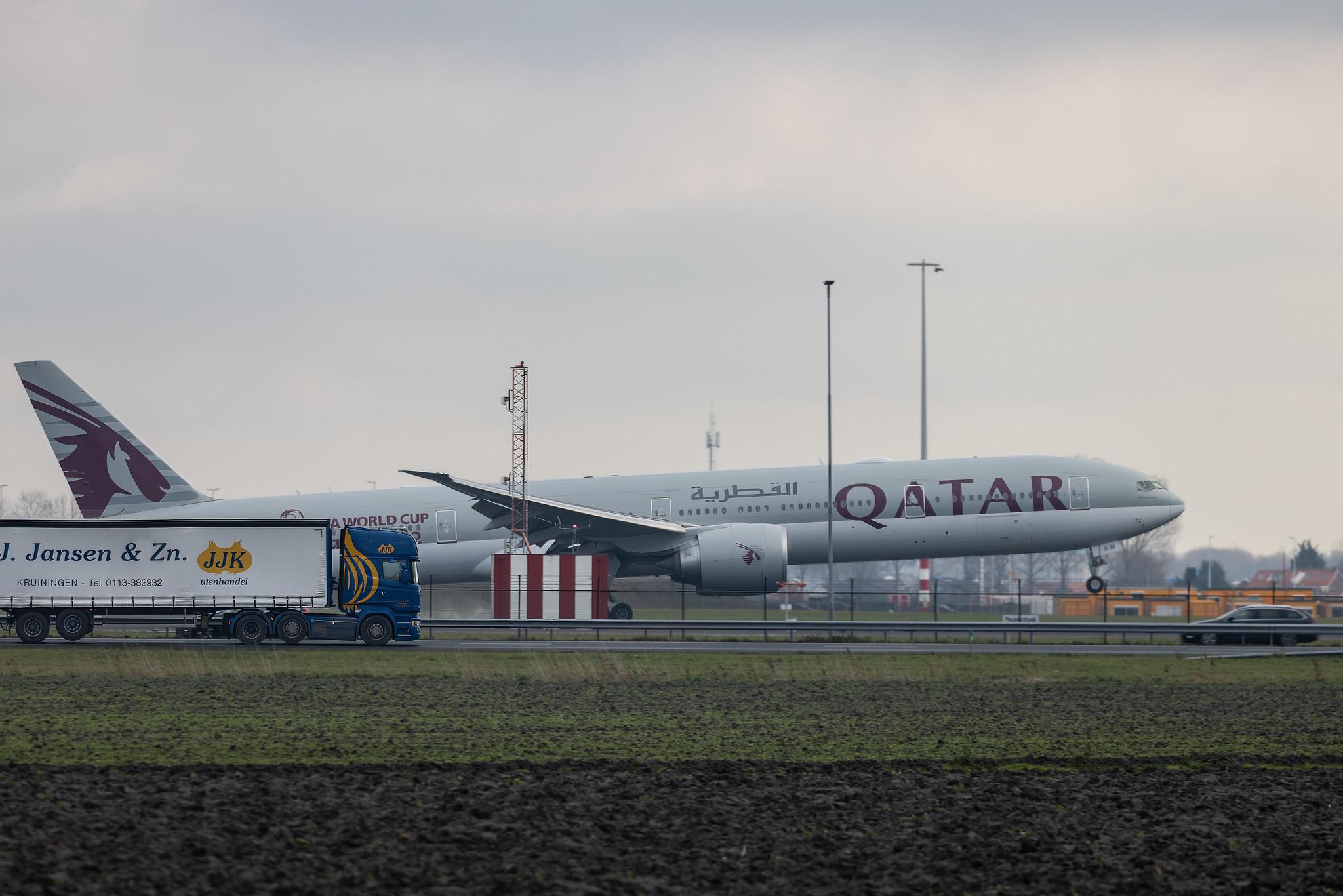 Amsterdam Schiphol: Qatar Airways (QR / QTR) | Boeing 777-3DZ(ER) B77W | A7-BAW | MSN 41741