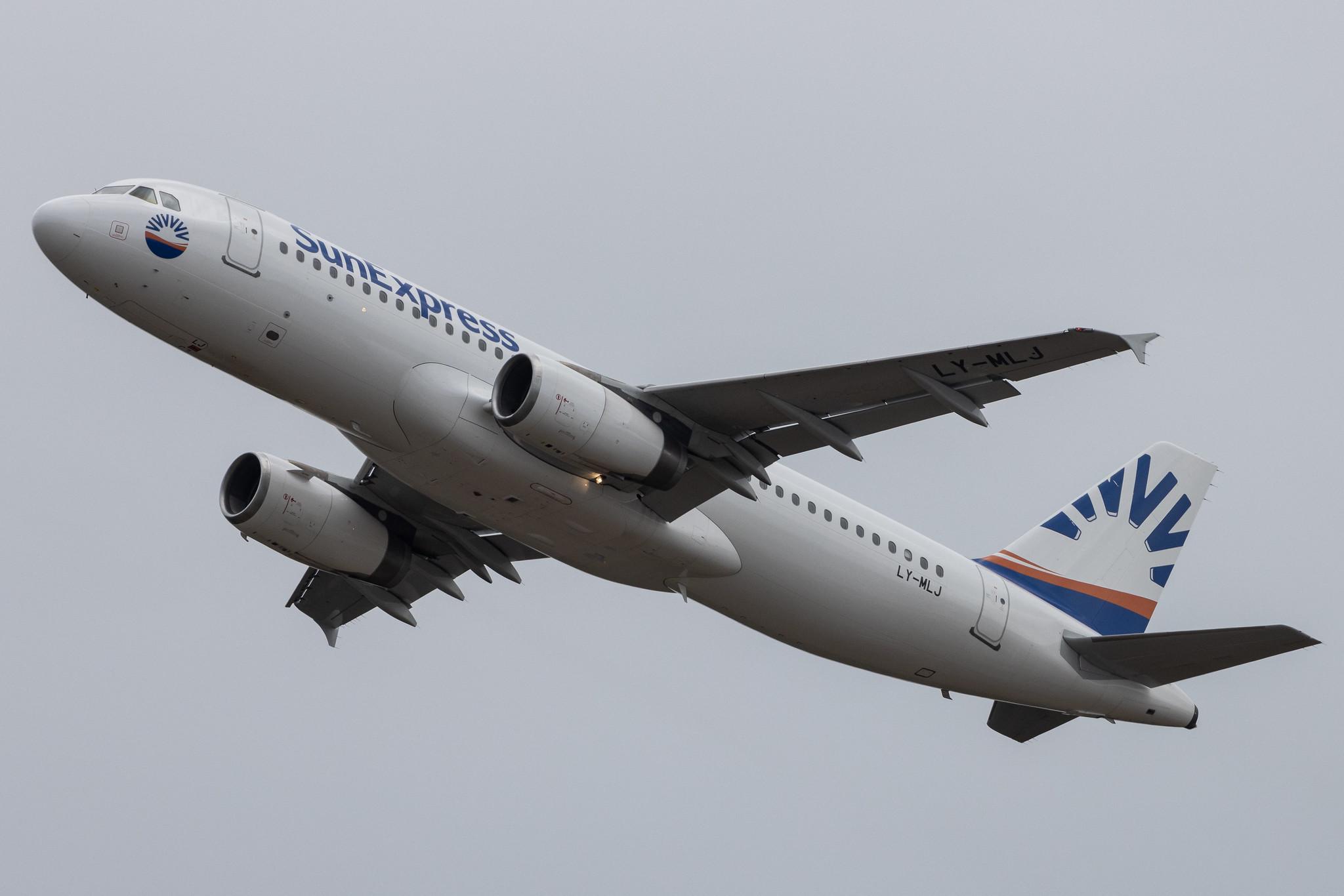 Köln Bonn Airport: SunExpress (XQ / SXS) | Operator: Avion Express | Airbus A320-232 A320 | LY-MLJ | MSN 03877