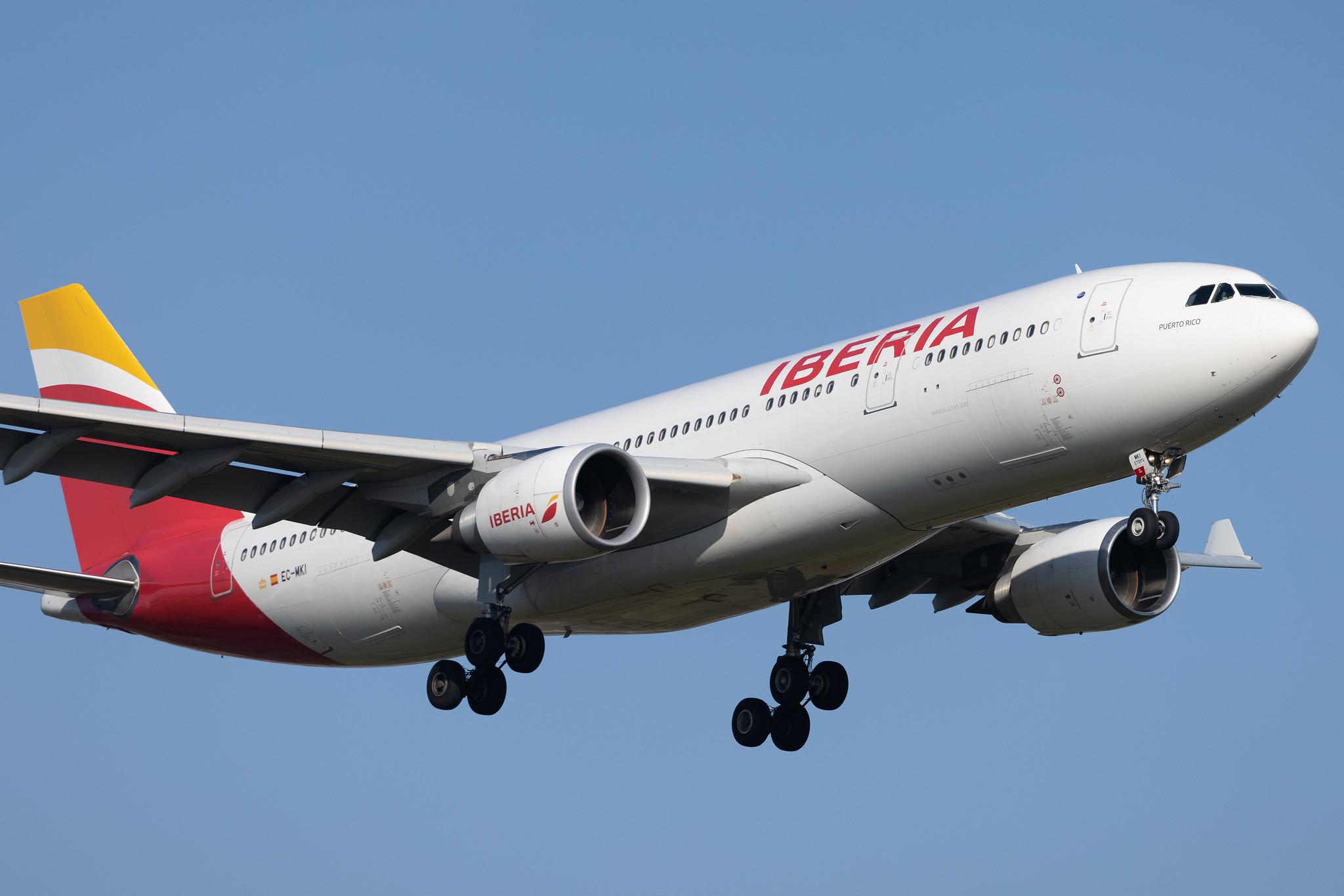 London Heathrow: Iberia (IB / IBE) |  Airbus A330-202 A332 | EC-MKI | MSN 1719