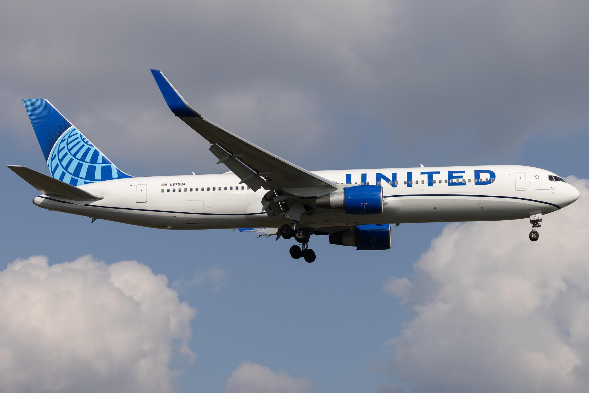 London Heathrow: United Airlines (UA / UAL) | Boeing 767-322(ER) B763 | N675UA | MSN 29243