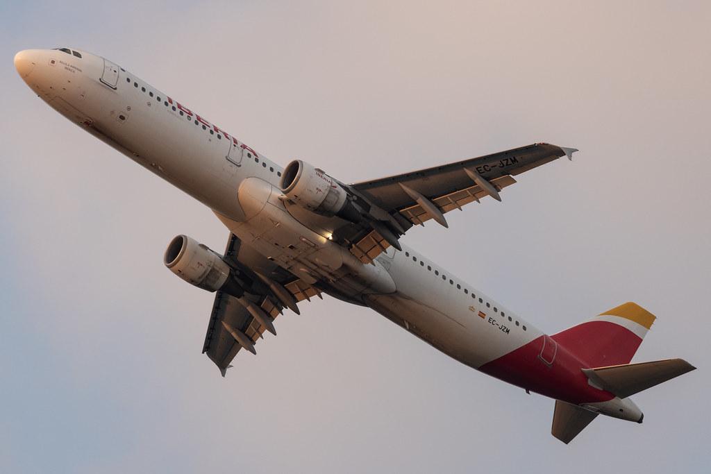 London Heathrow: Iberia (IB / IBE) | Airbus A321-212 A321 | EC-JZM | MSN 2996