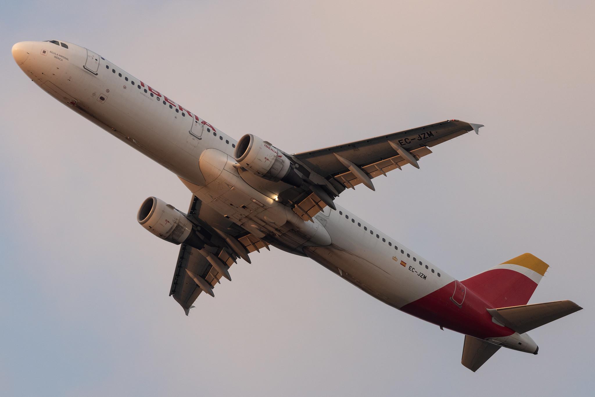 London Heathrow: Iberia (IB / IBE) | Airbus A321-212 A321 | EC-JZM | MSN 2996