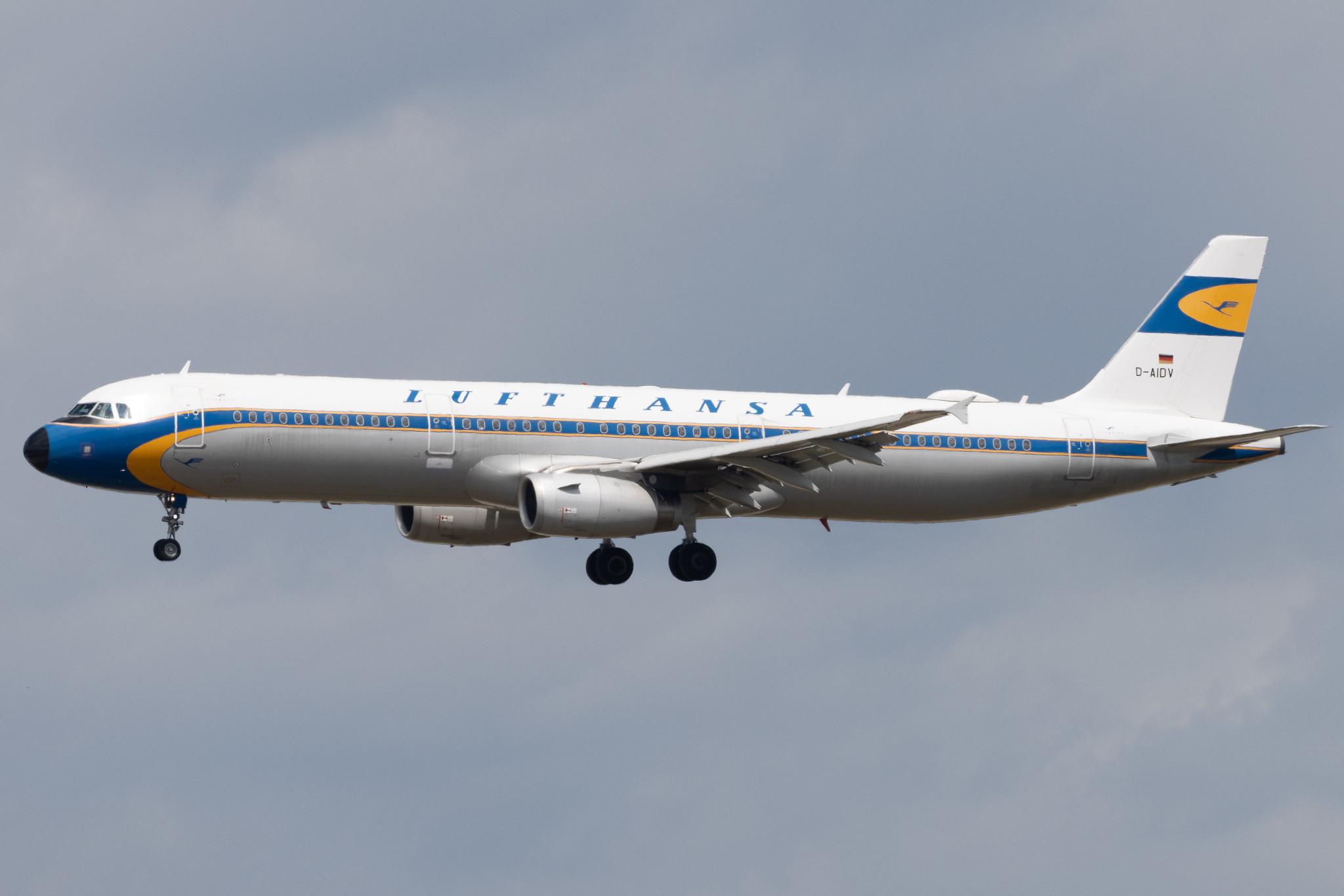 Frankfurt Airport: Lufthansa (LH / DLH) | Livery: Retro livery | Airbus A321-231 A321 | D-AIDV | MSN 5413