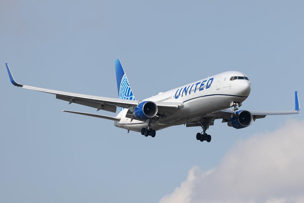 London Heathrow: United Airlines (UA / UAL) | Boeing 767-322(ER) B763 | N675UA | MSN 29243