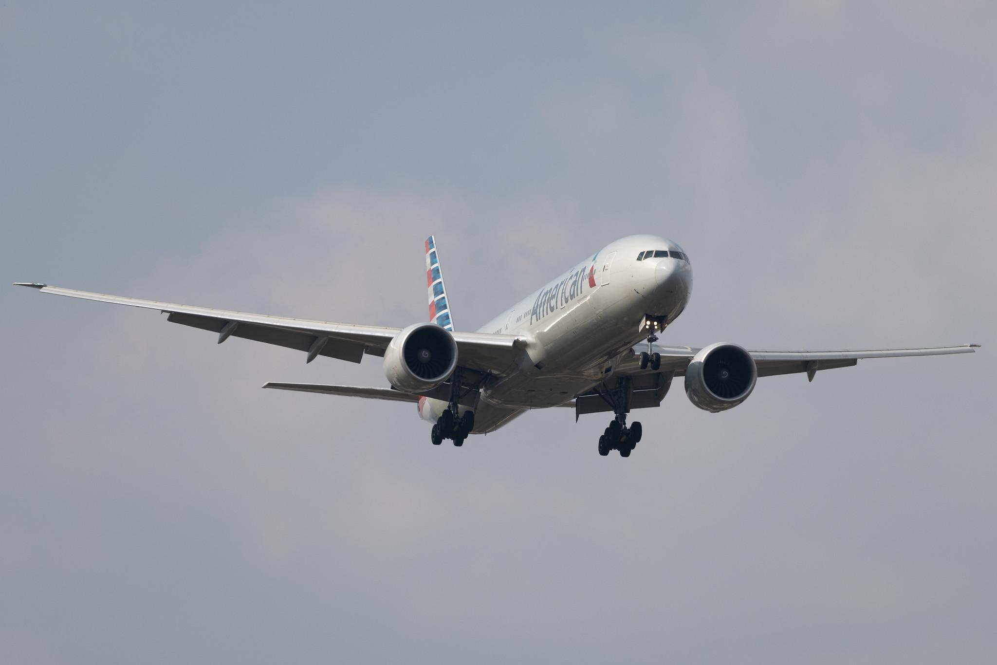 London Heathrow: American Airlines (AA / AAL) | Boeing 777-323(ER) B77W | N722AN | MSN 31547